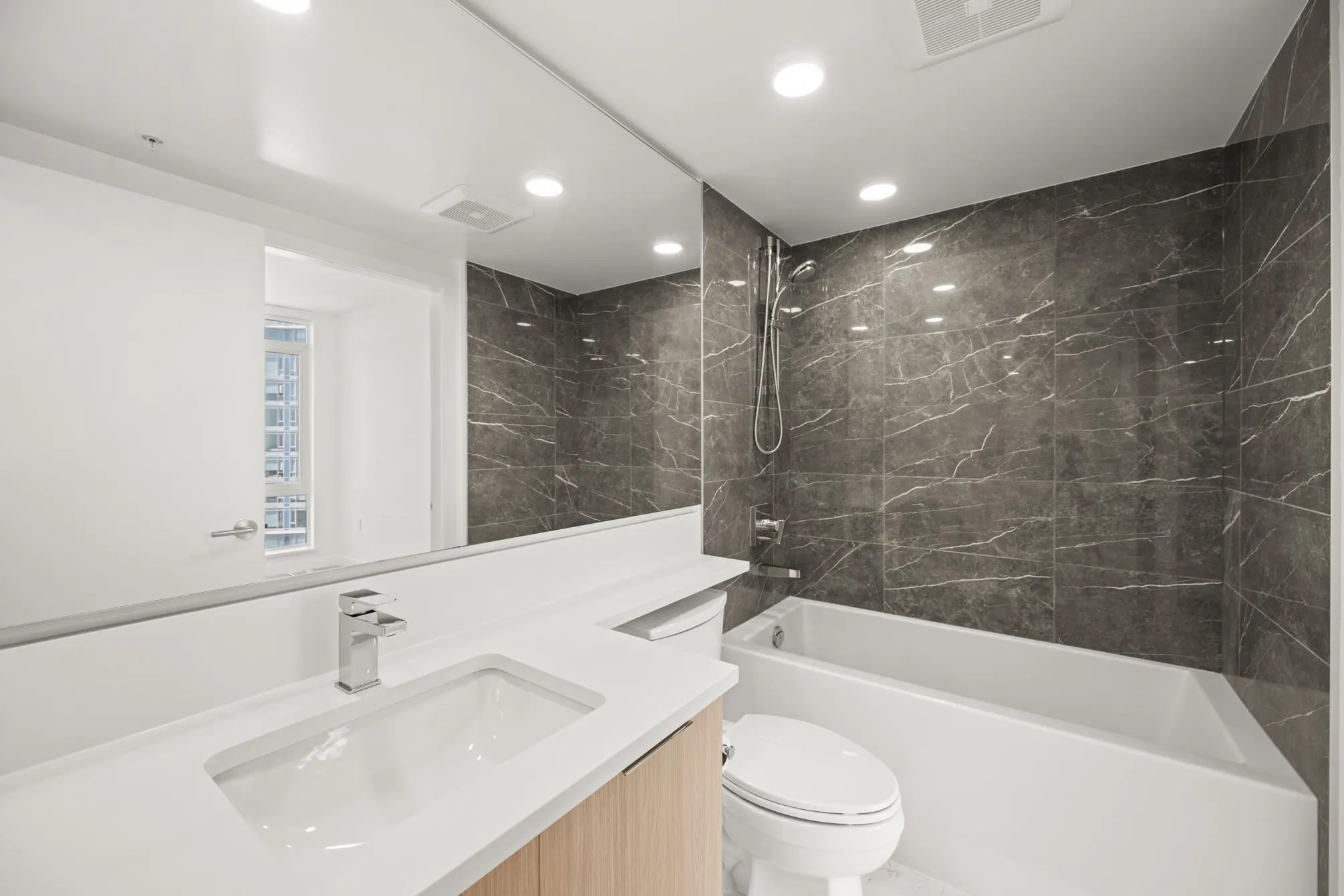 1305 7683 Park Crescent