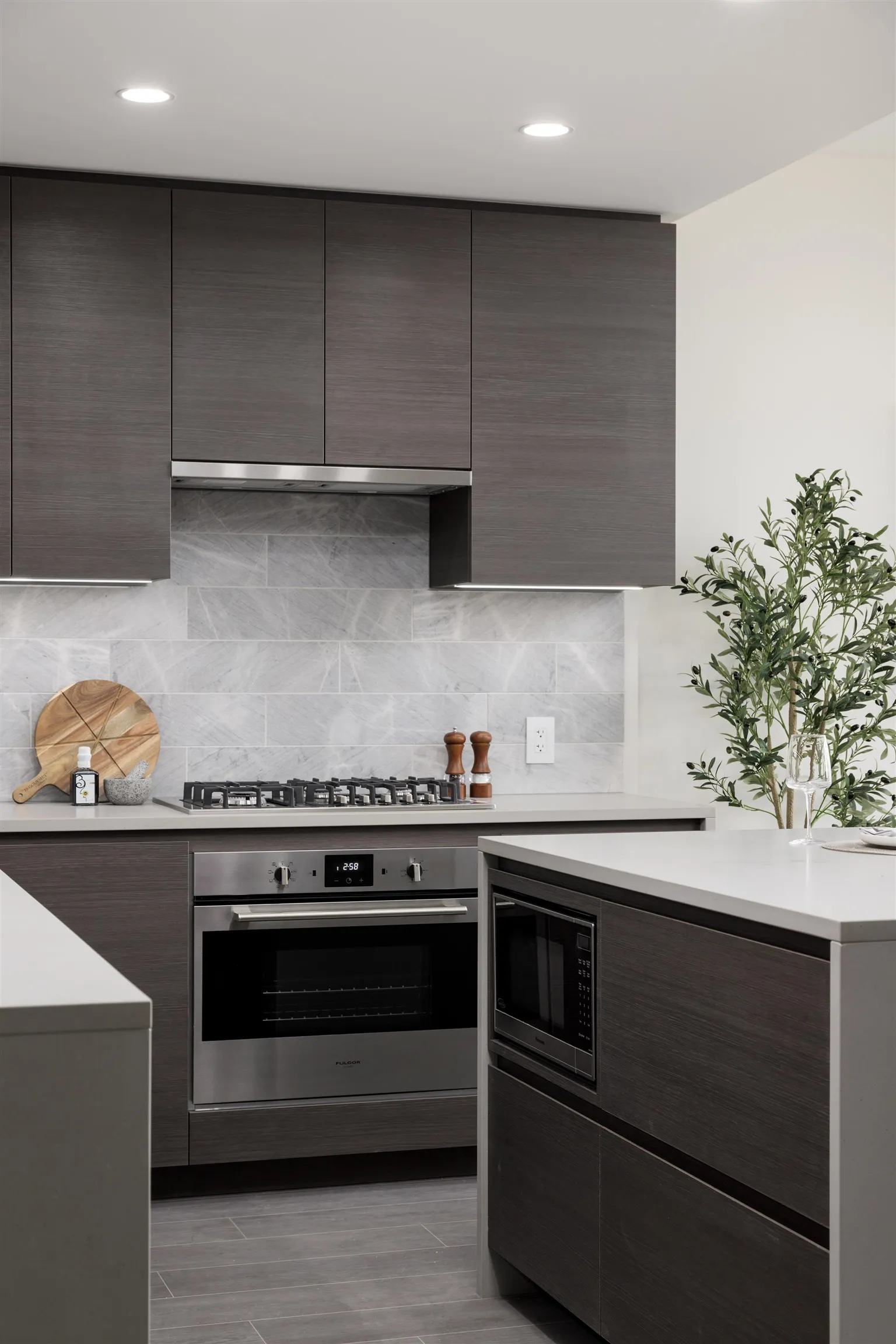 2907 4168 Lougheed Highway