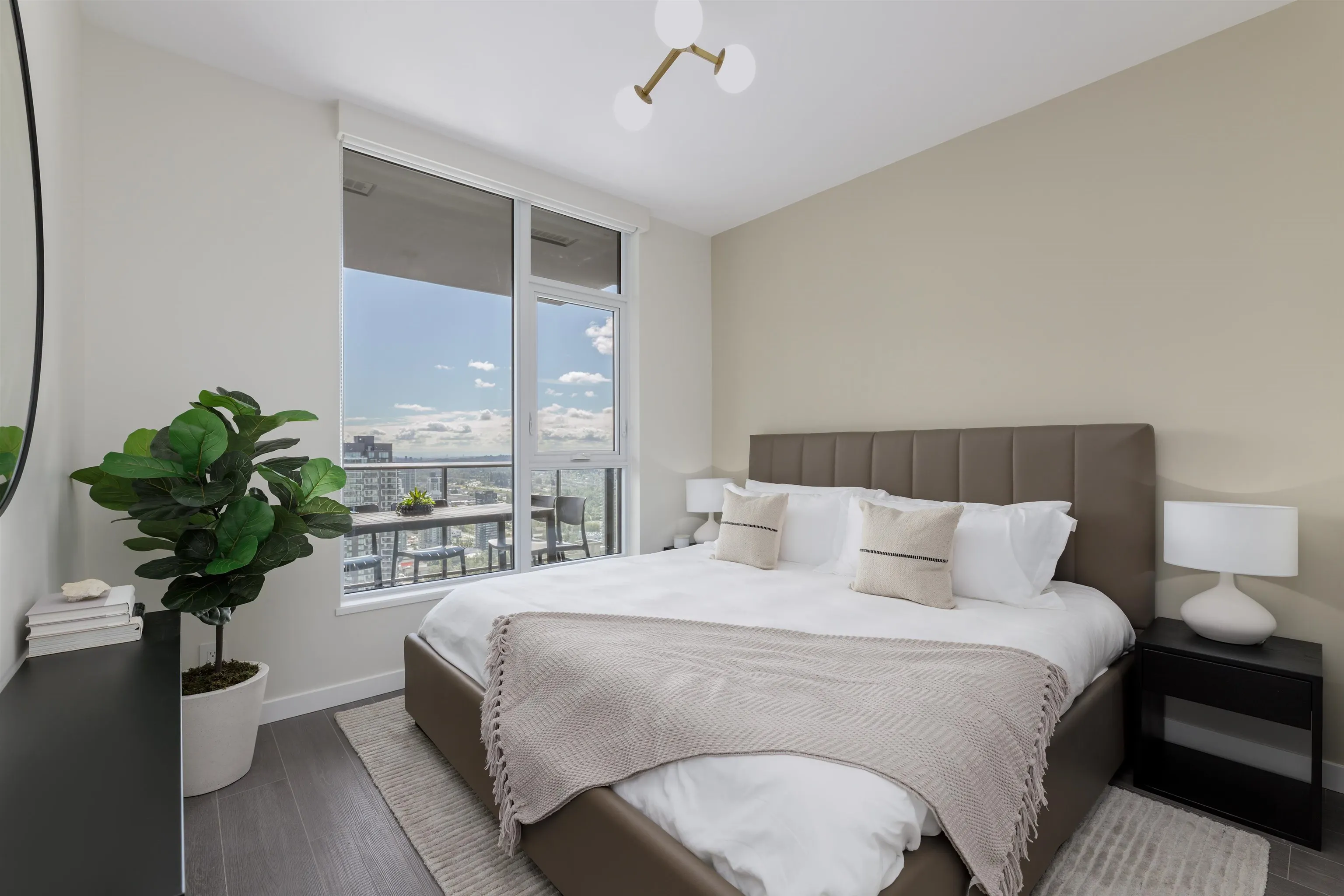 2907 4168 Lougheed Highway