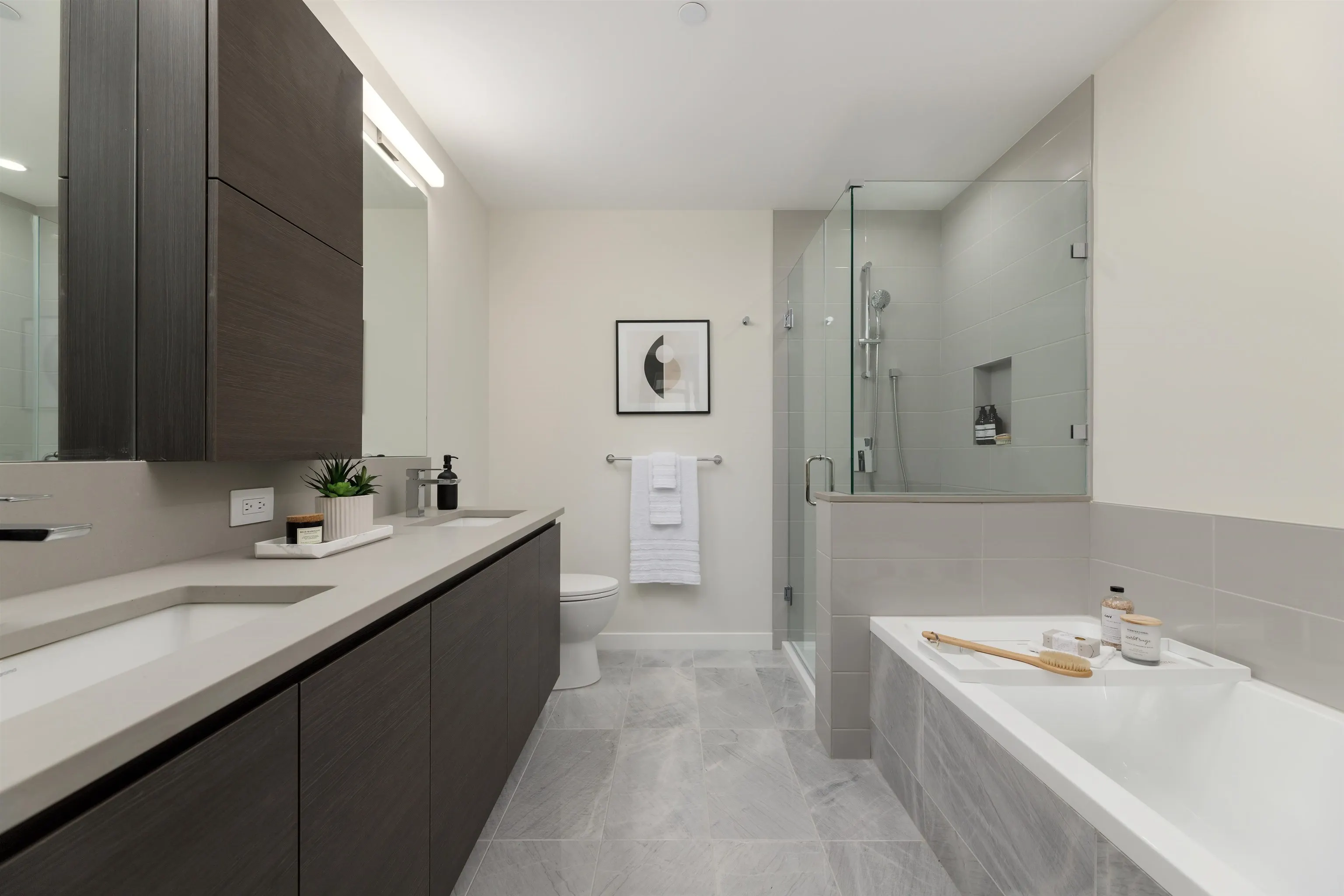 2907 4168 Lougheed Highway