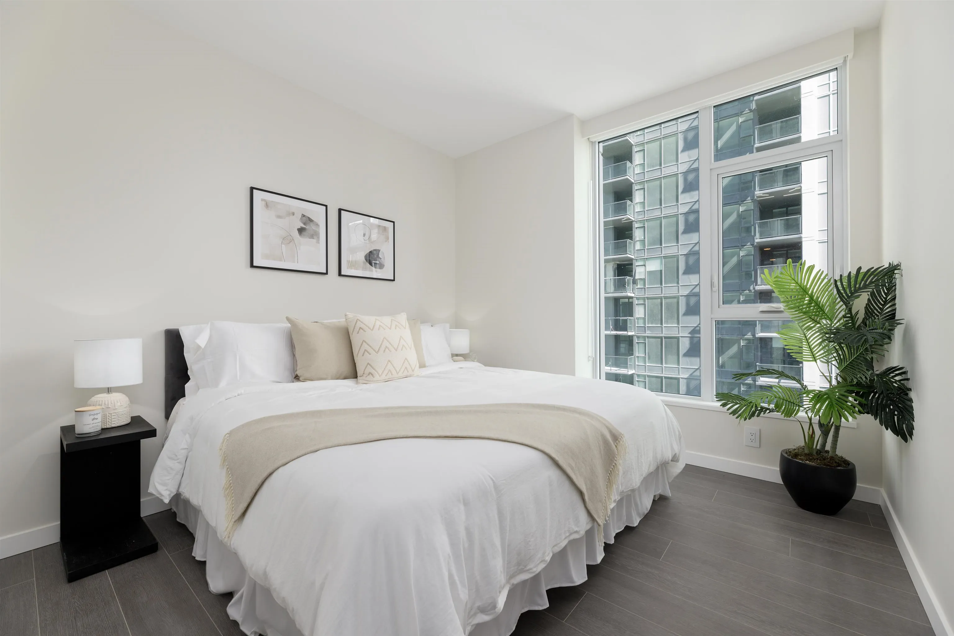 2907 4168 Lougheed Highway