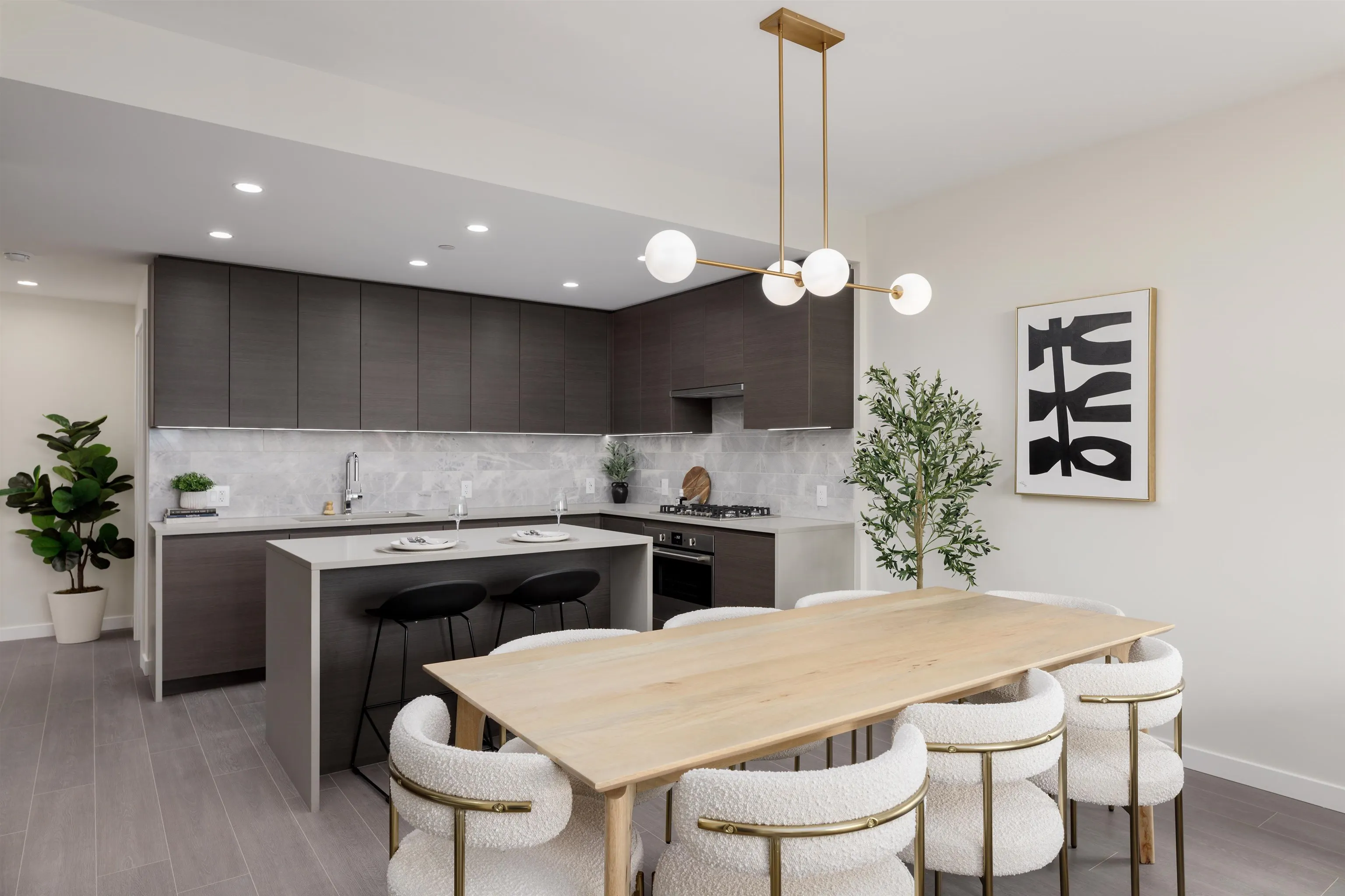 2907 4168 Lougheed Highway