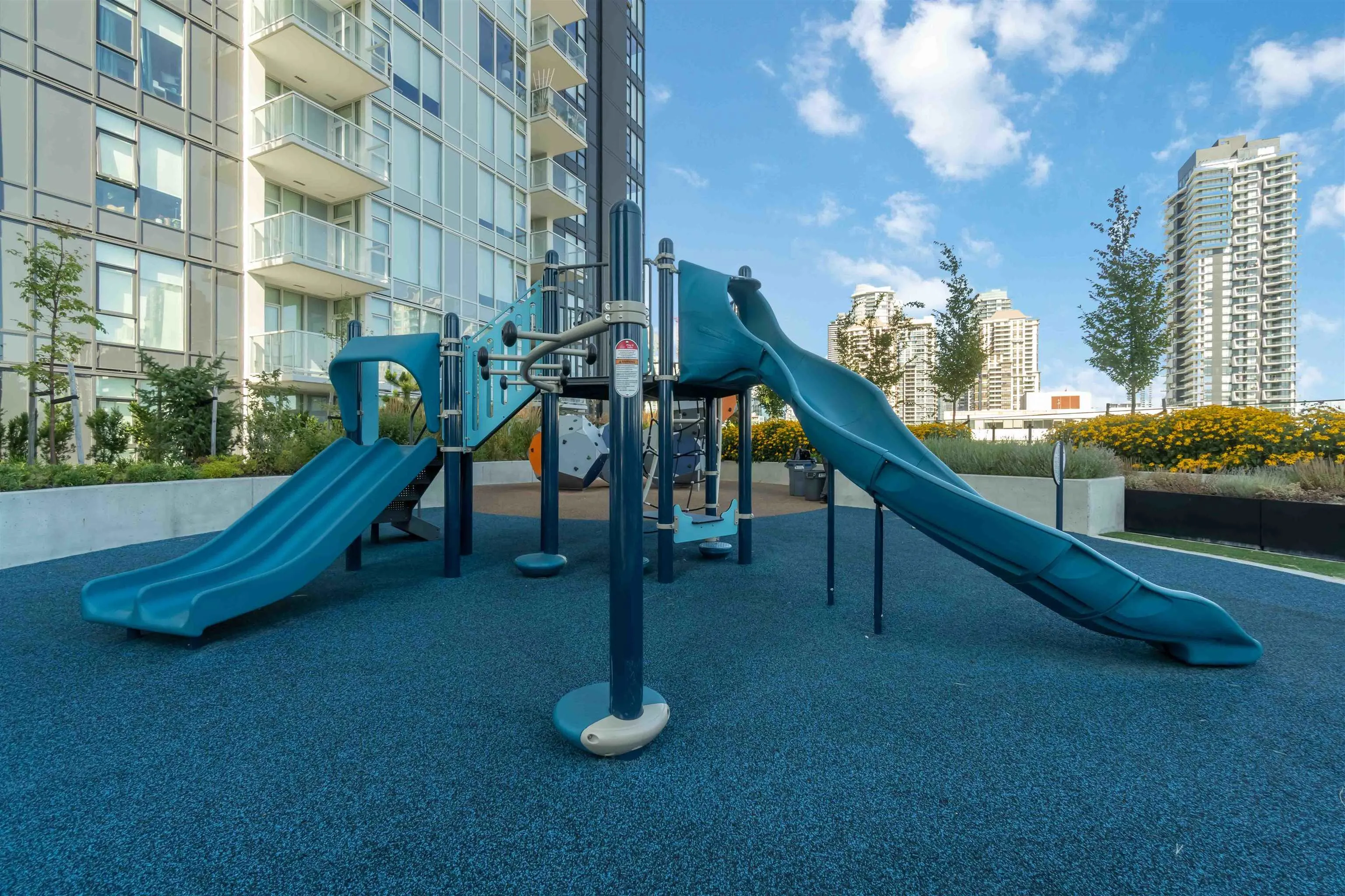 2607 4168 Lougheed Highway