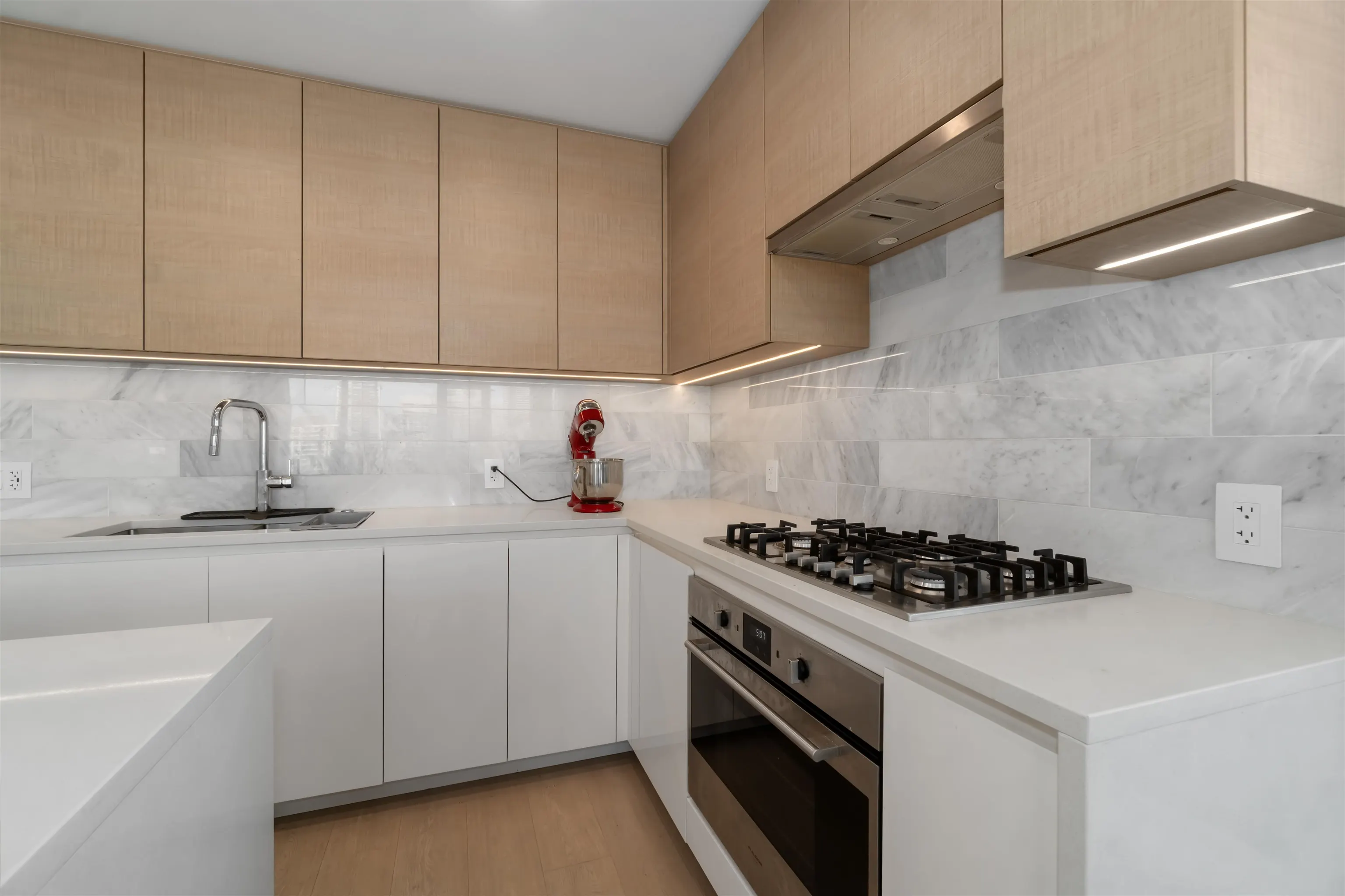 2607 4168 Lougheed Highway