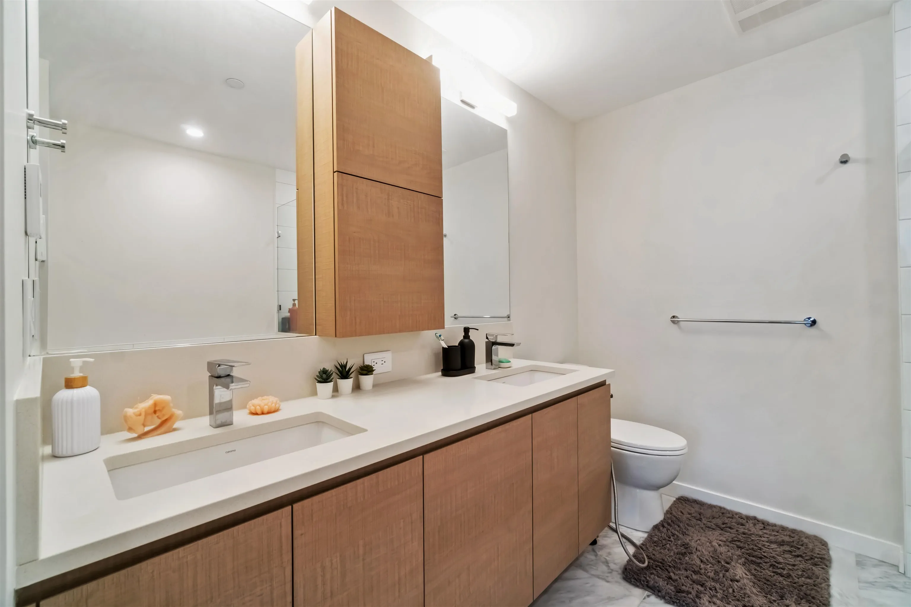 2607 4168 Lougheed Highway