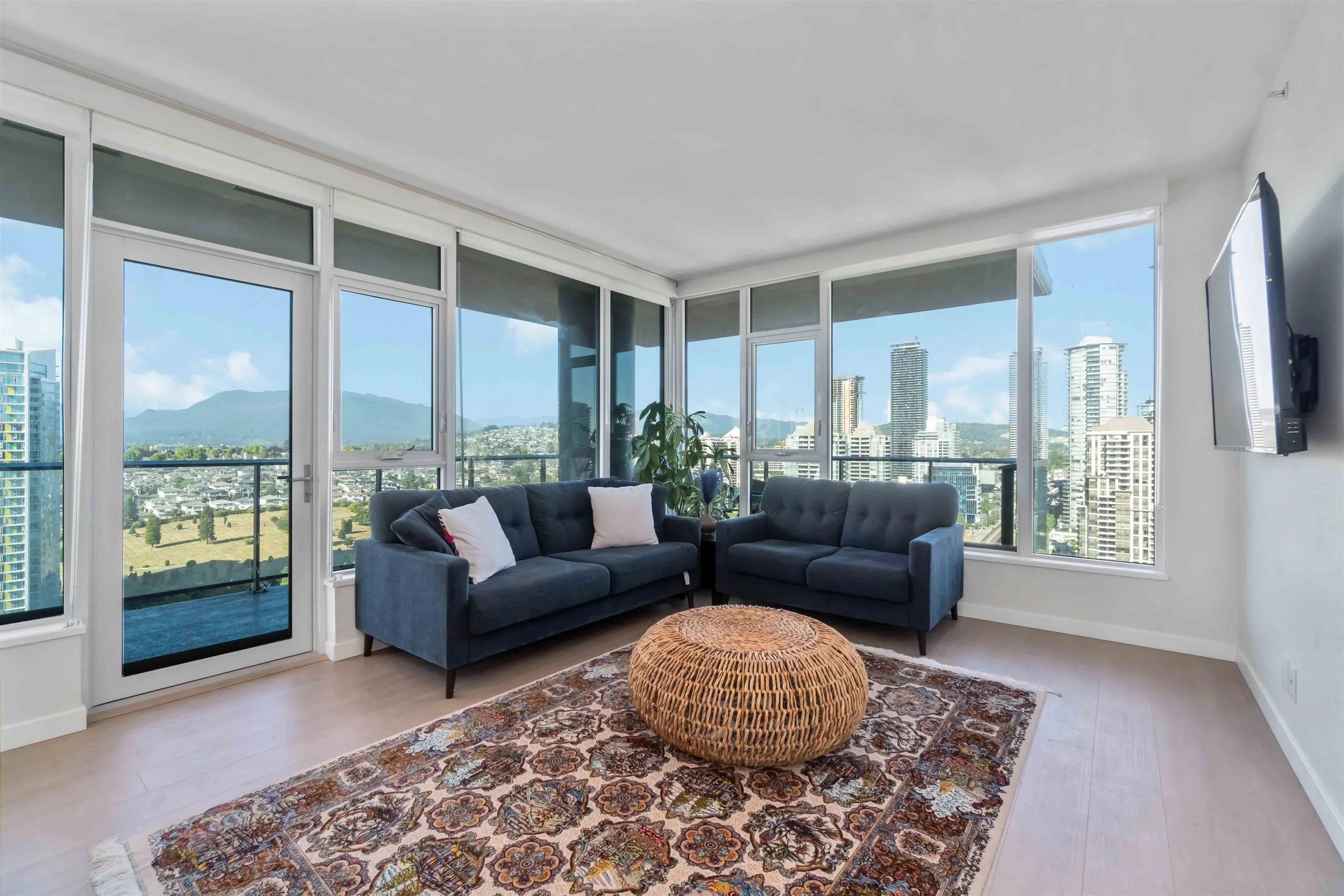 2607 4168 Lougheed Highway