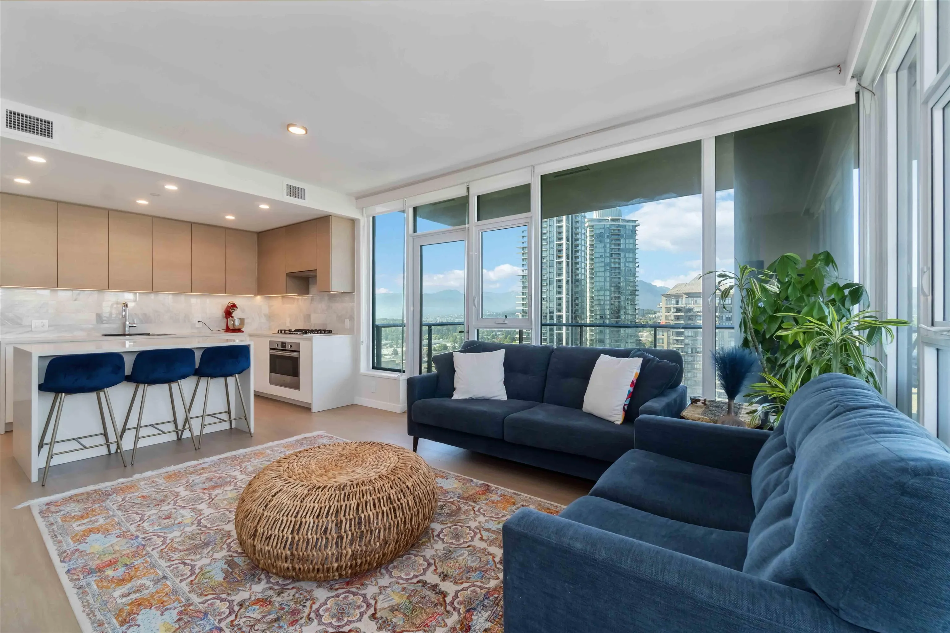 2607 4168 Lougheed Highway