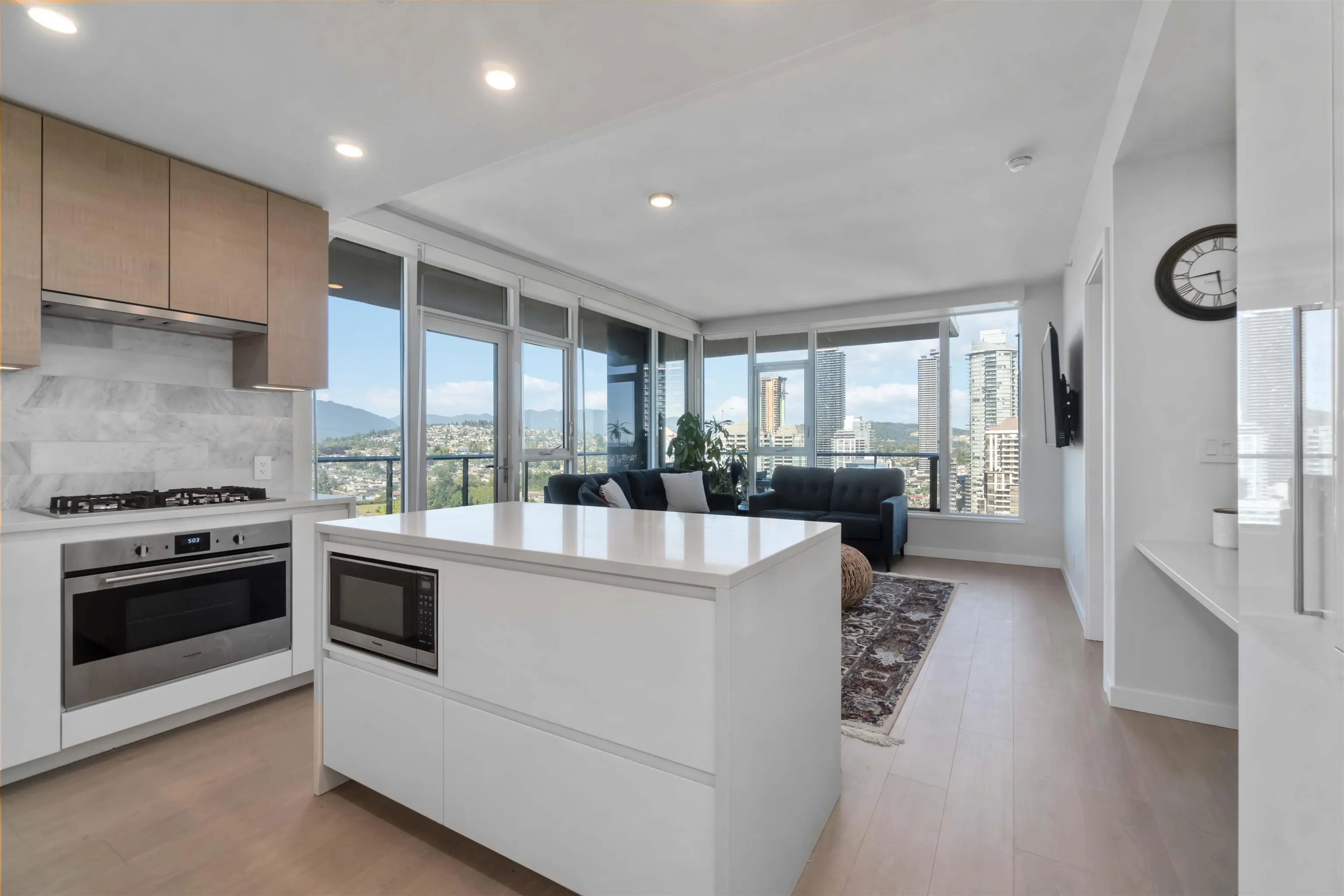 2607 4168 Lougheed Highway