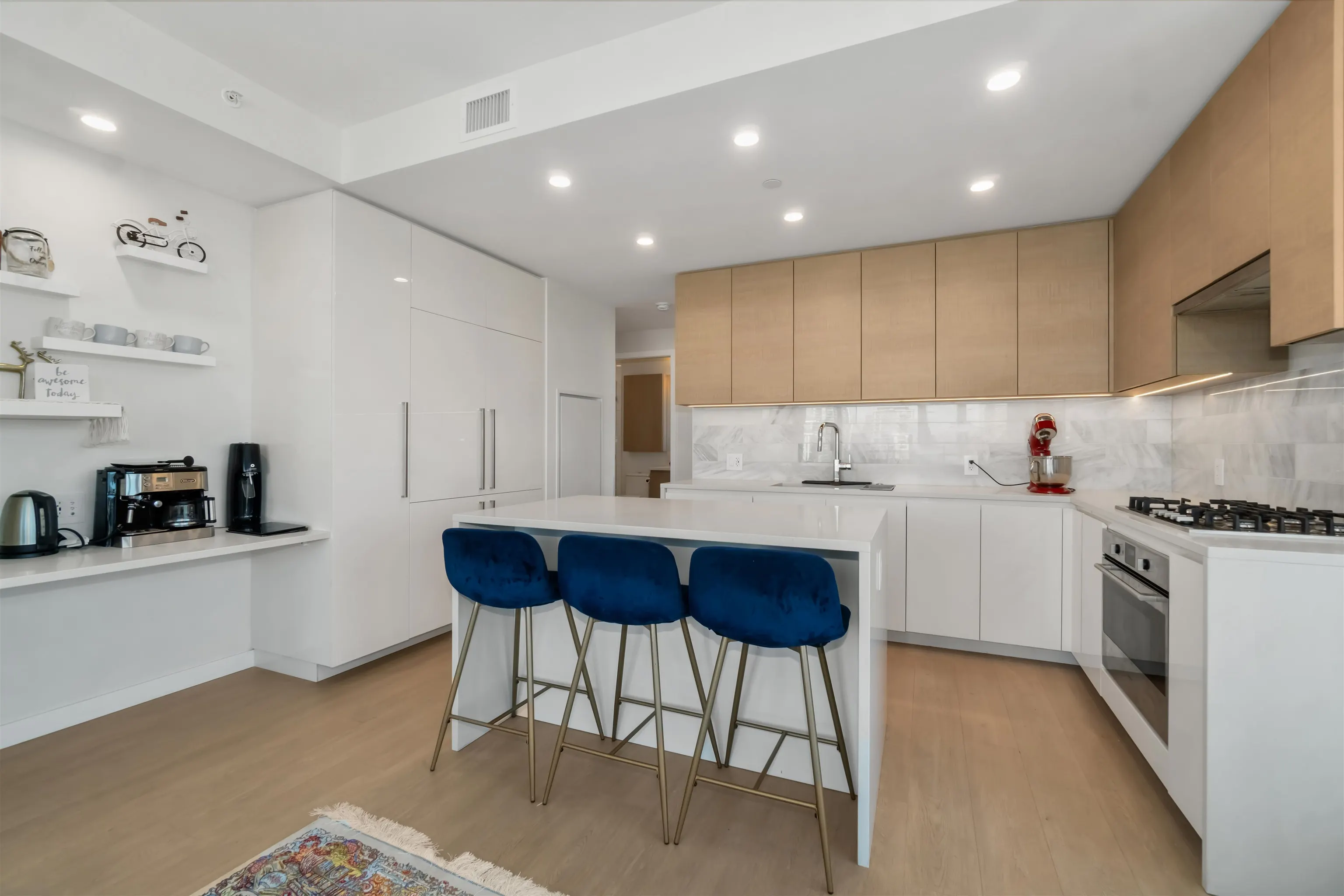 2607 4168 Lougheed Highway