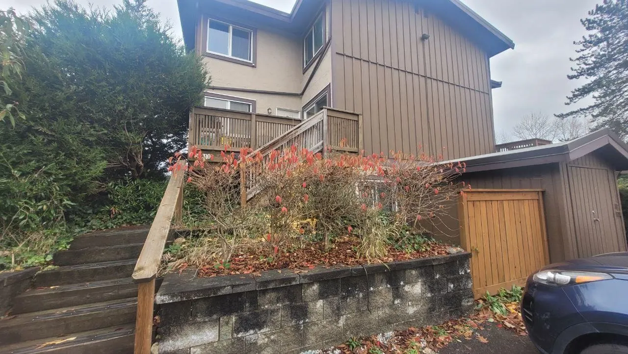 4 310 Highland Way