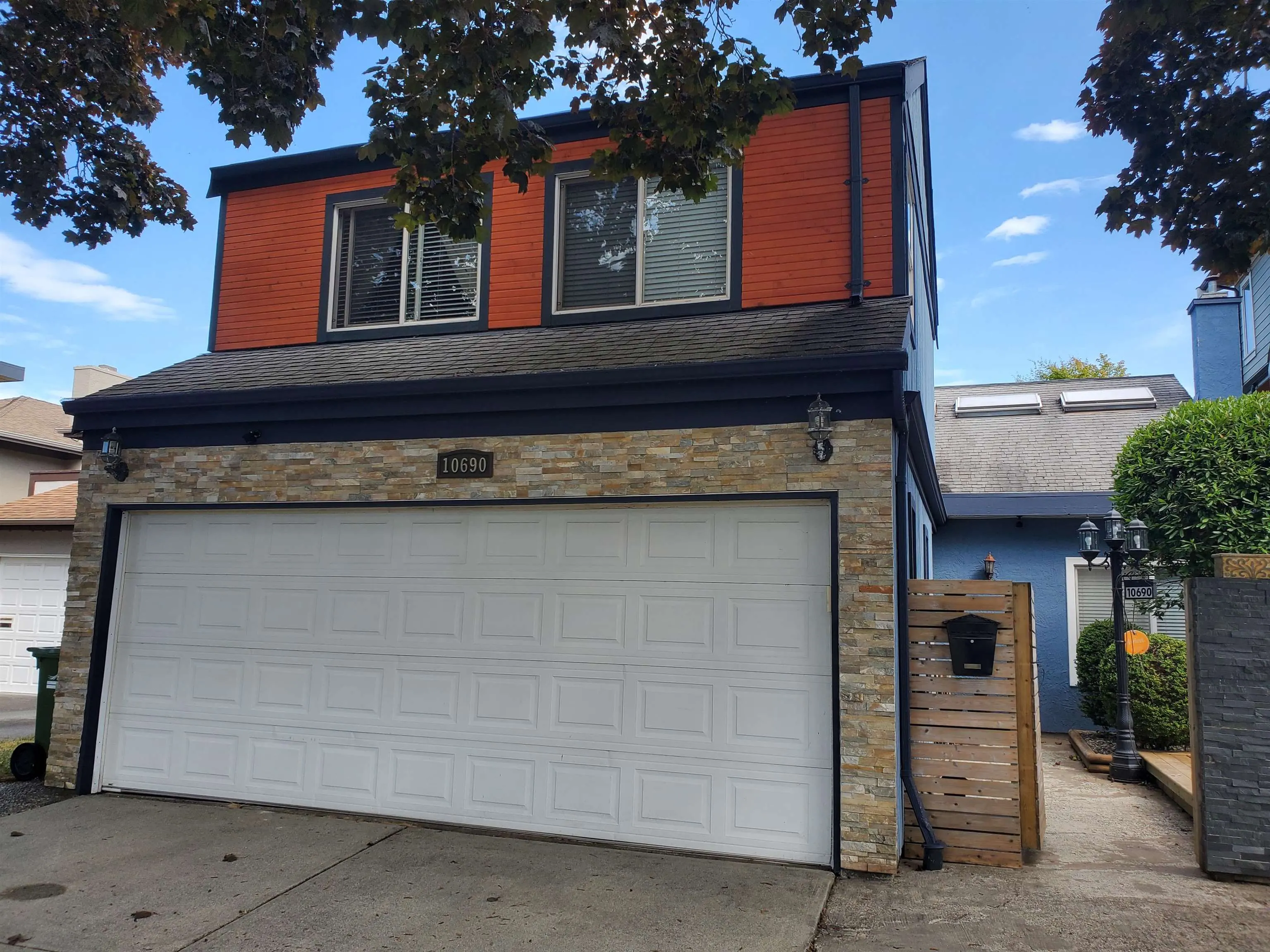 10690 Hollybank Drive