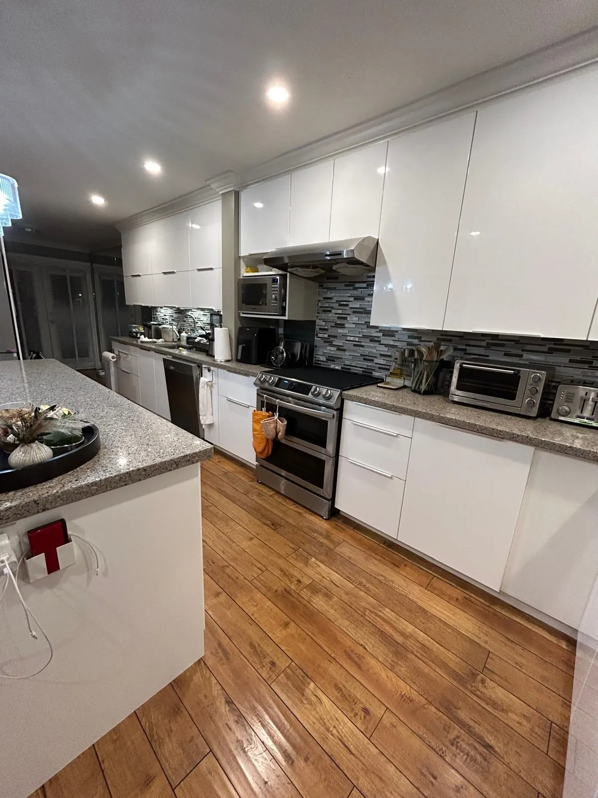 10690 Hollybank Drive