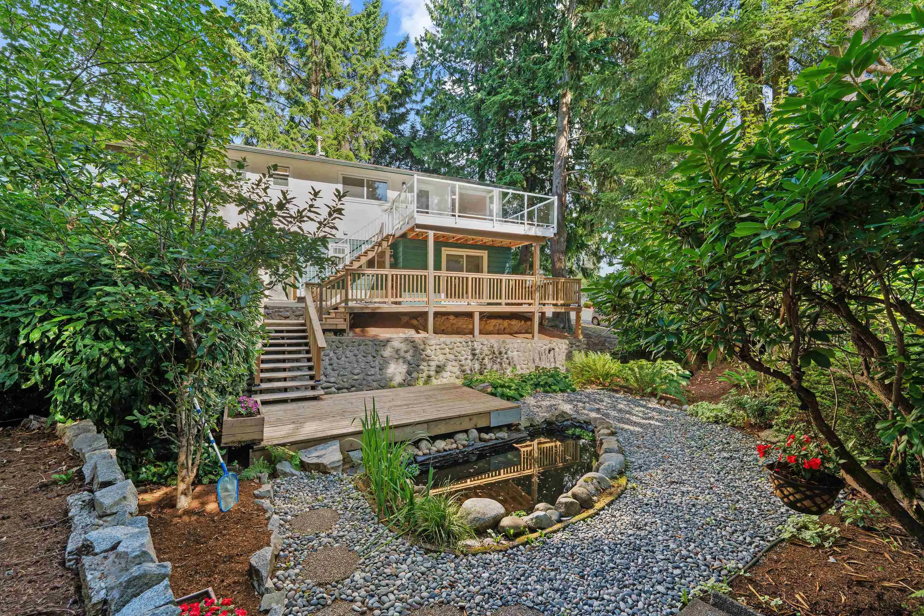 1079 Lytton Street