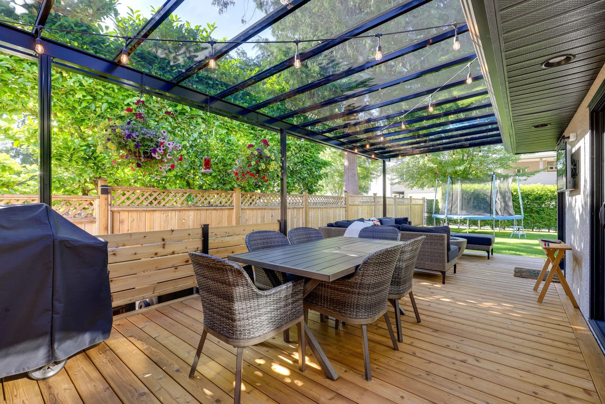 2587 Larkin Avenue