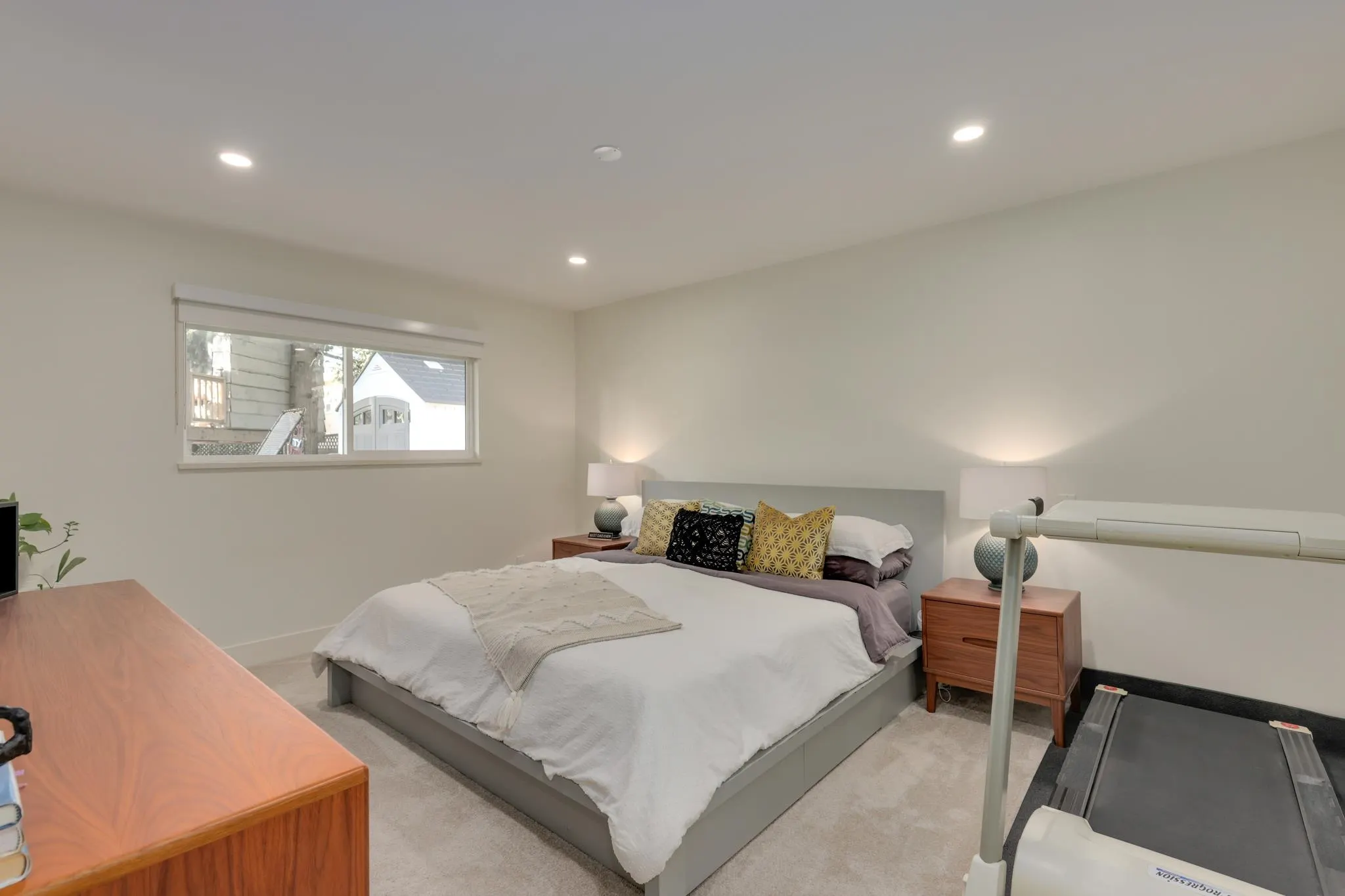 2587 Larkin Avenue