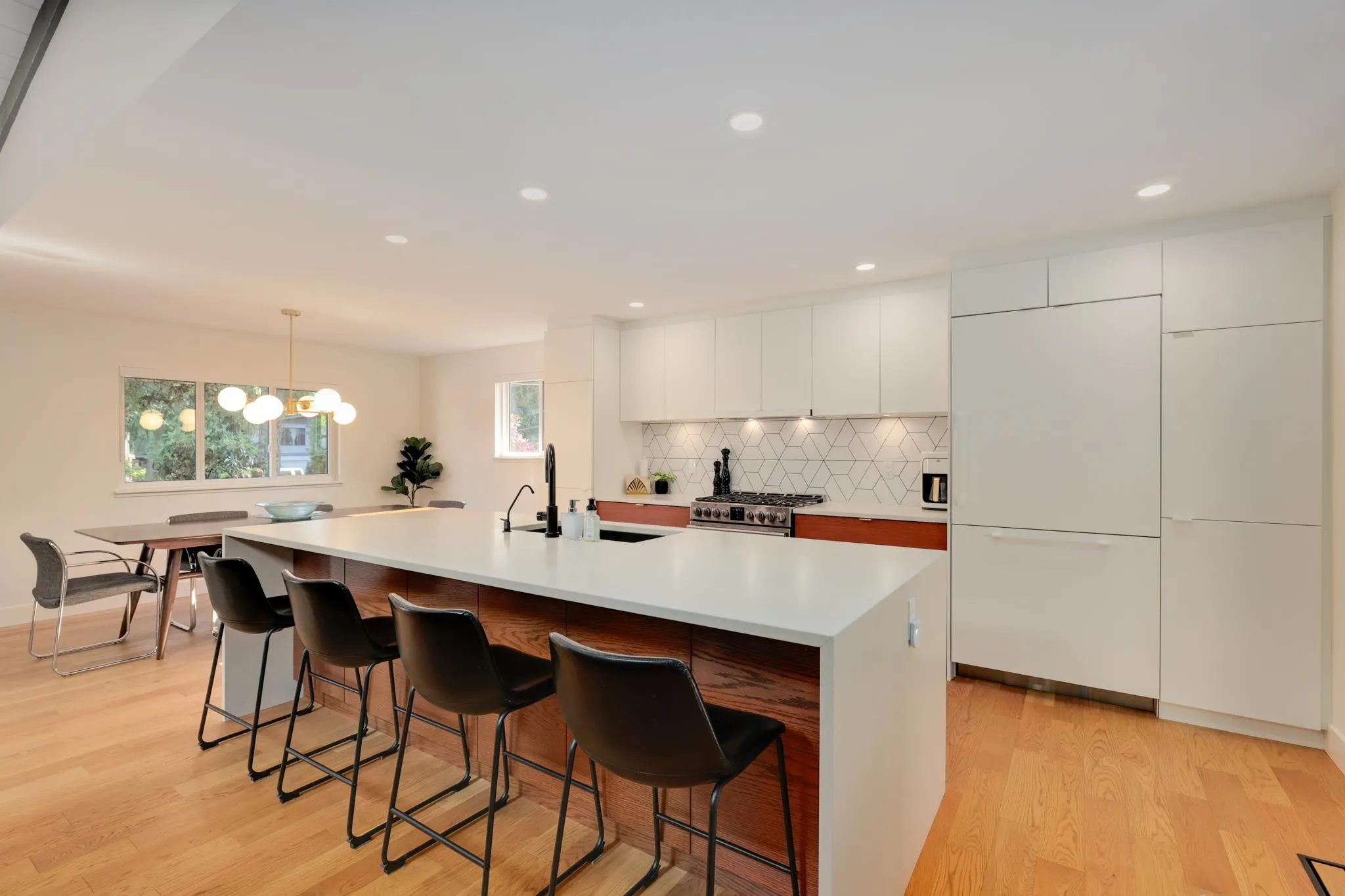 2587 Larkin Avenue