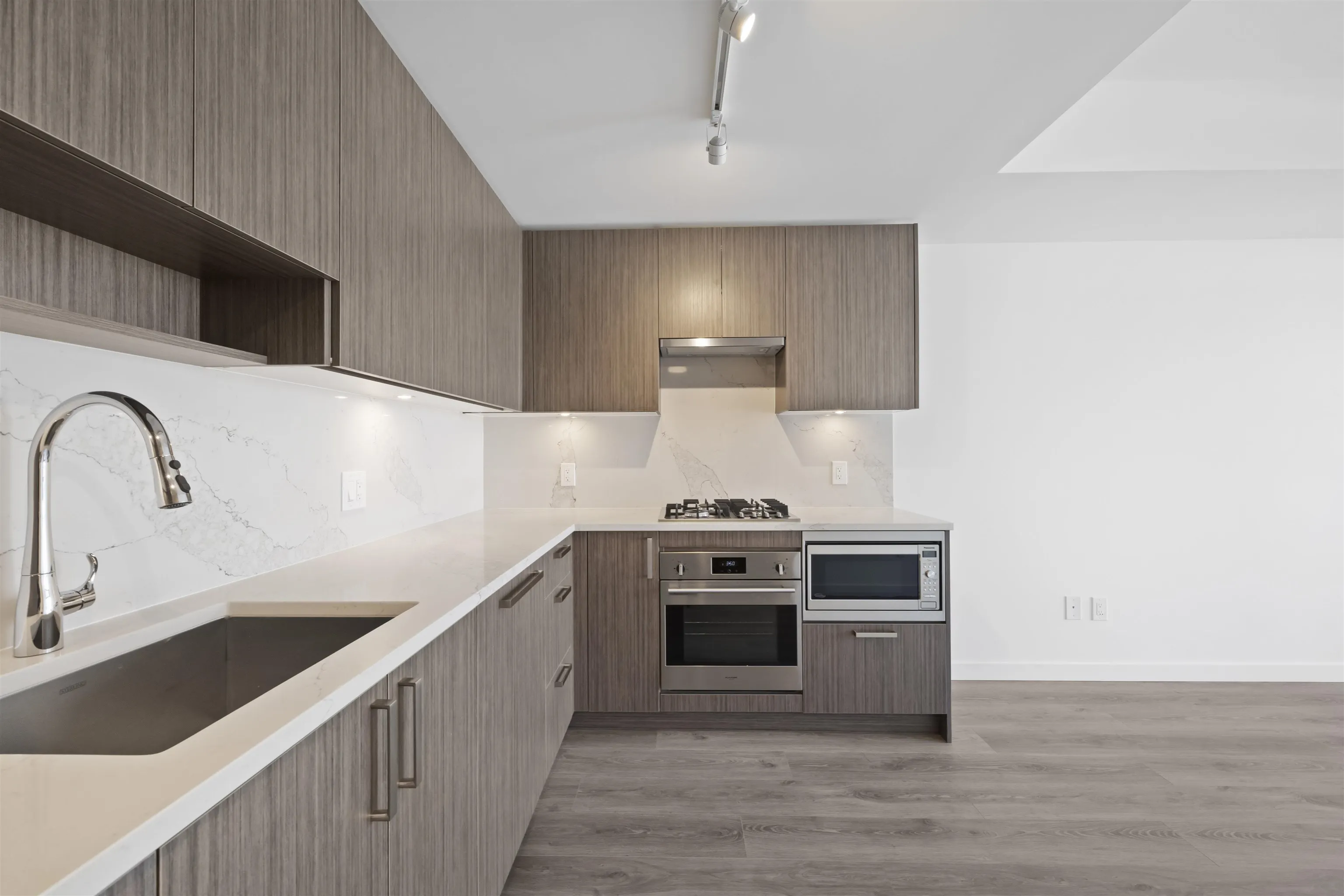 1211 13350 Central Avenue