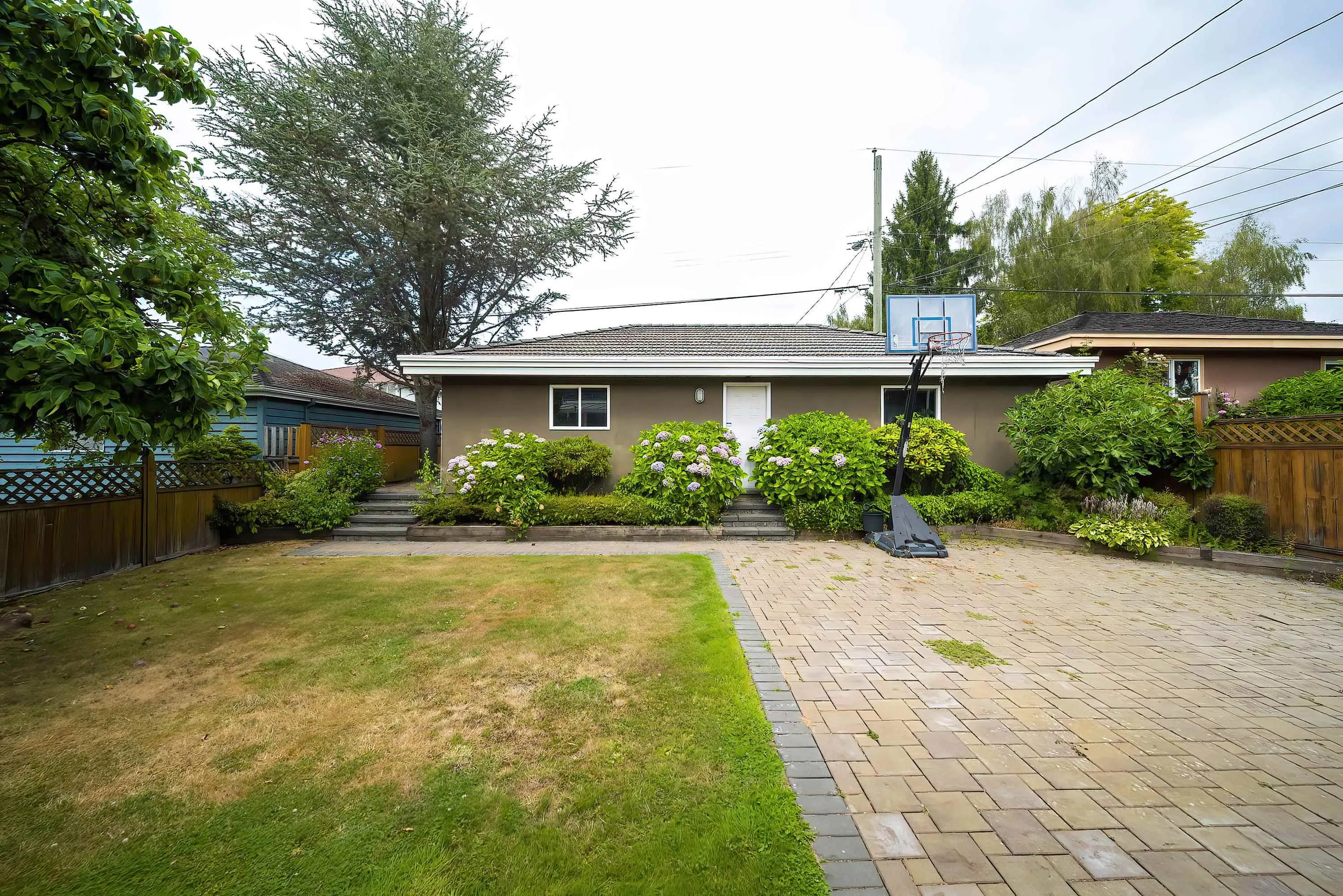 2407 W 18th Avenue