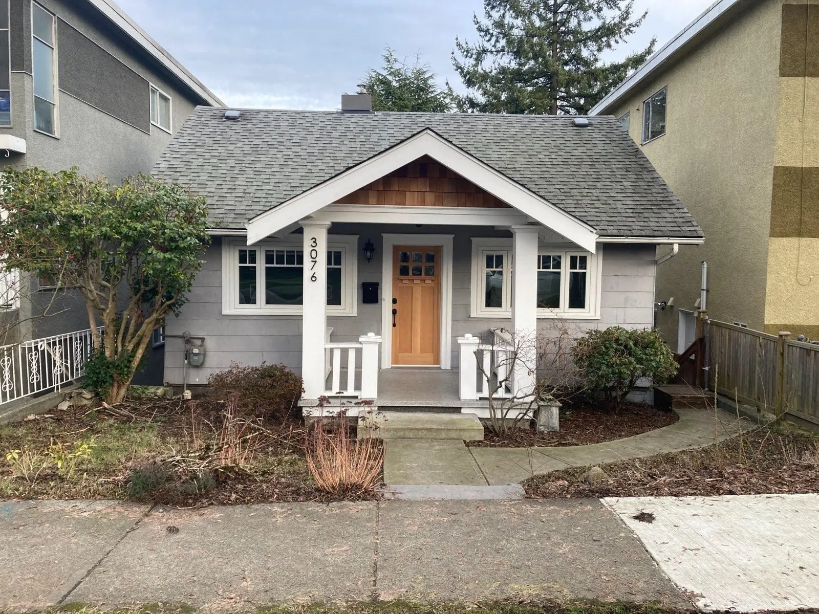UPPER 3076 Clark Drive