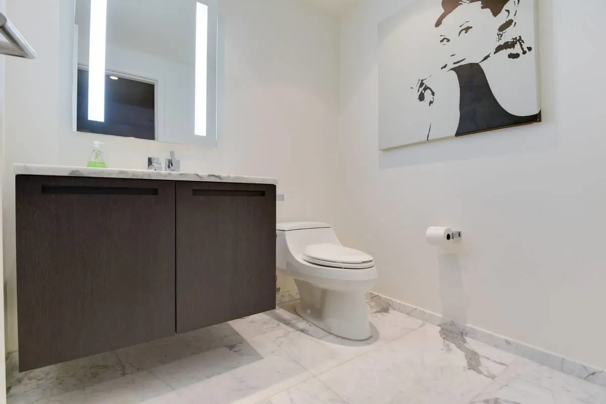 3001 1011 W Cordova Street
