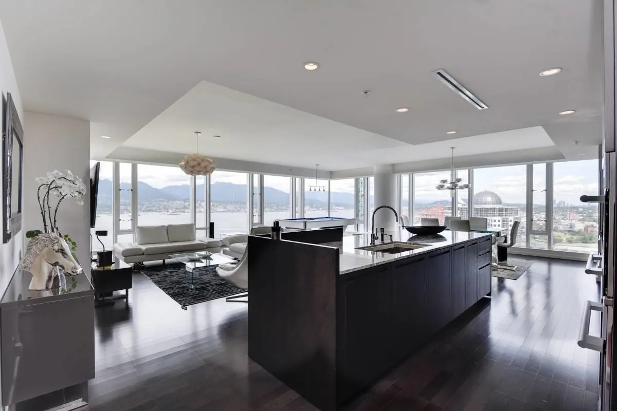 3001 1011 W Cordova Street