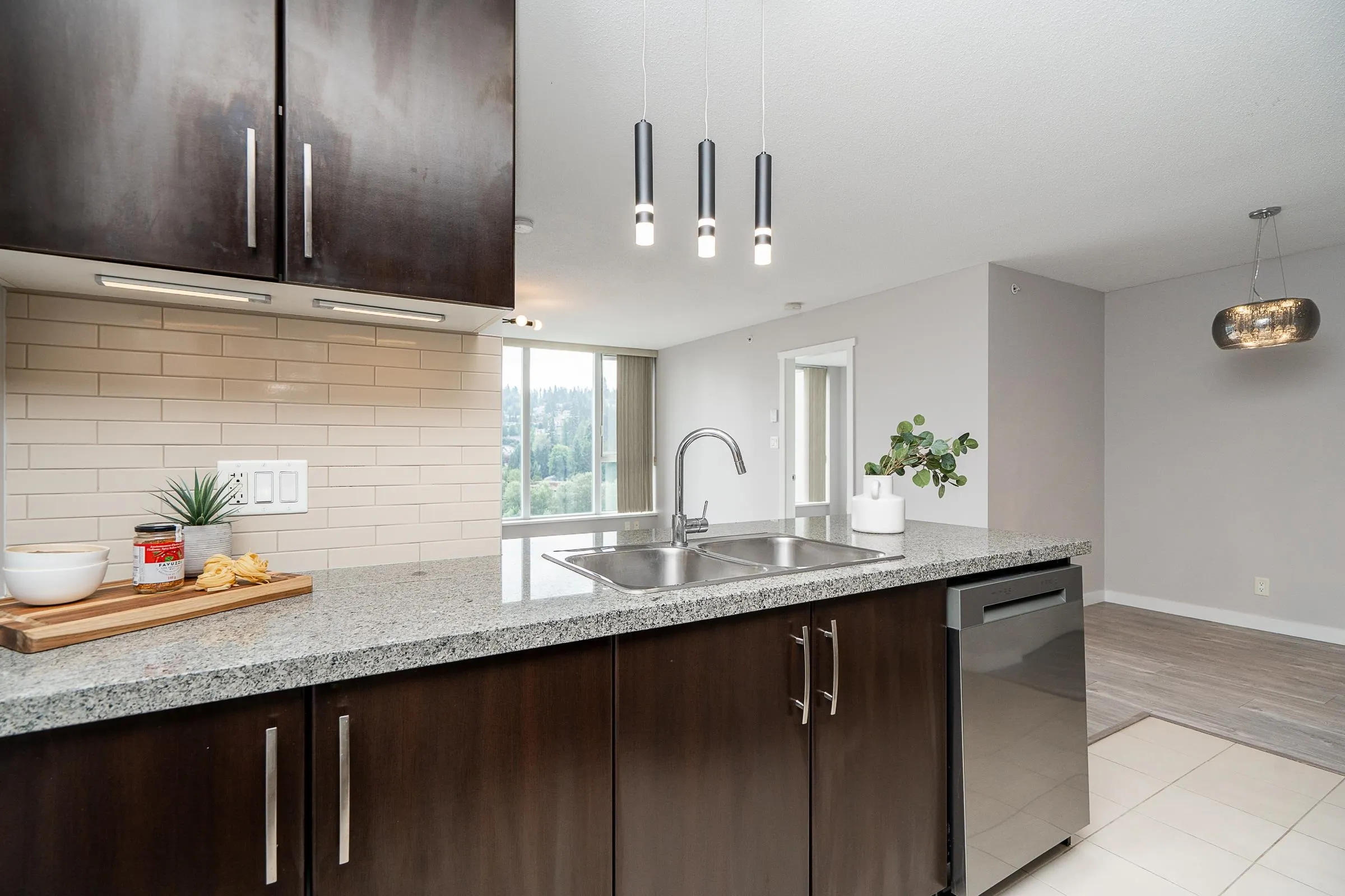 1909 660 Nootka Way