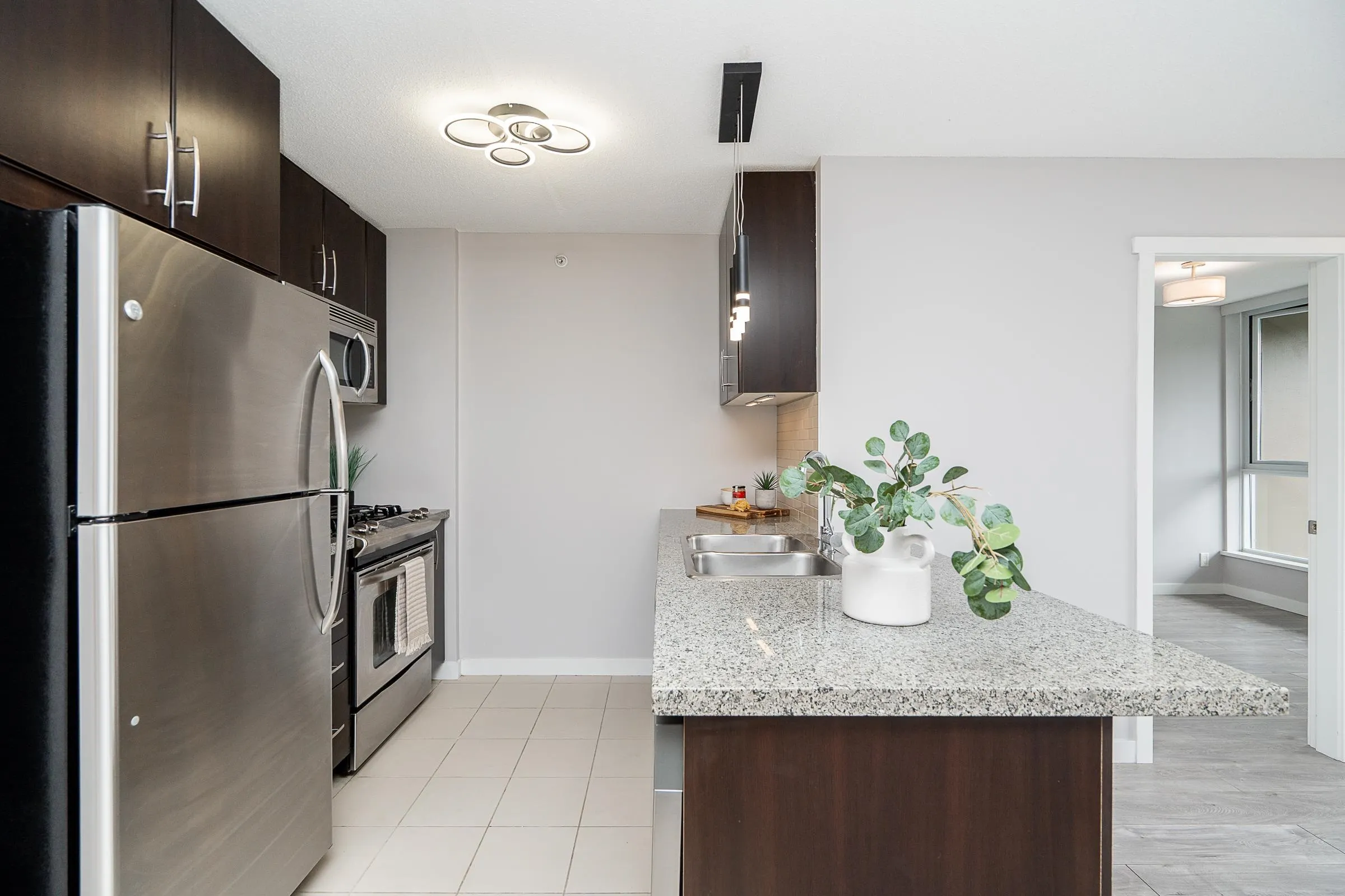 1909 660 Nootka Way