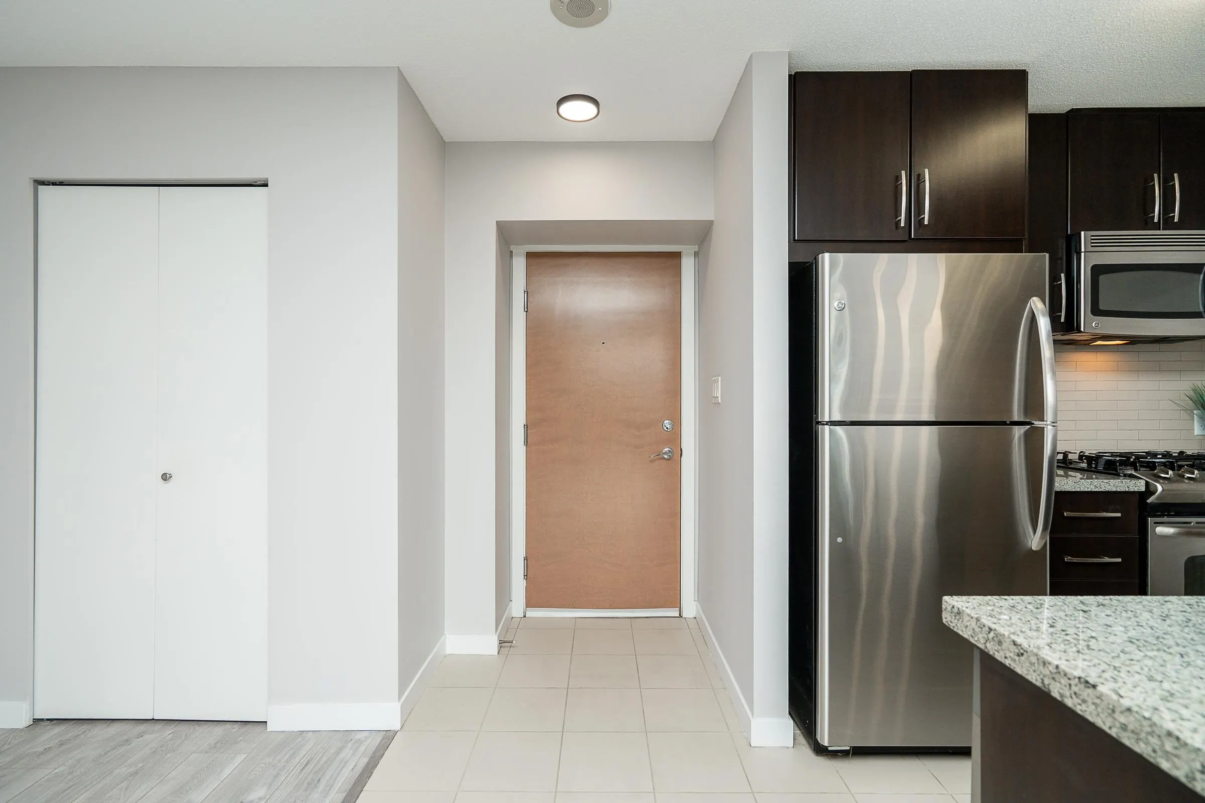 1909 660 Nootka Way