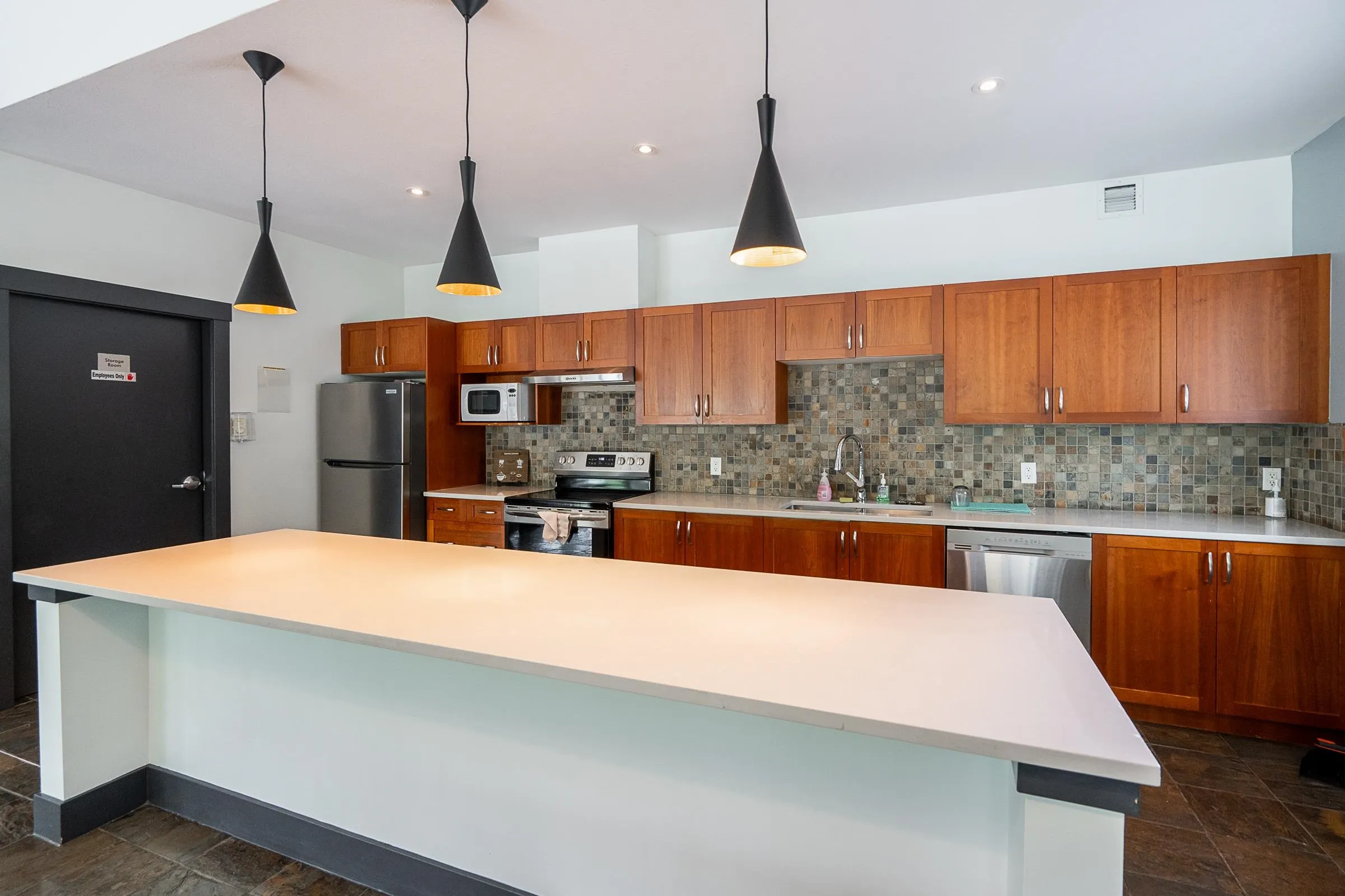 1909 660 Nootka Way