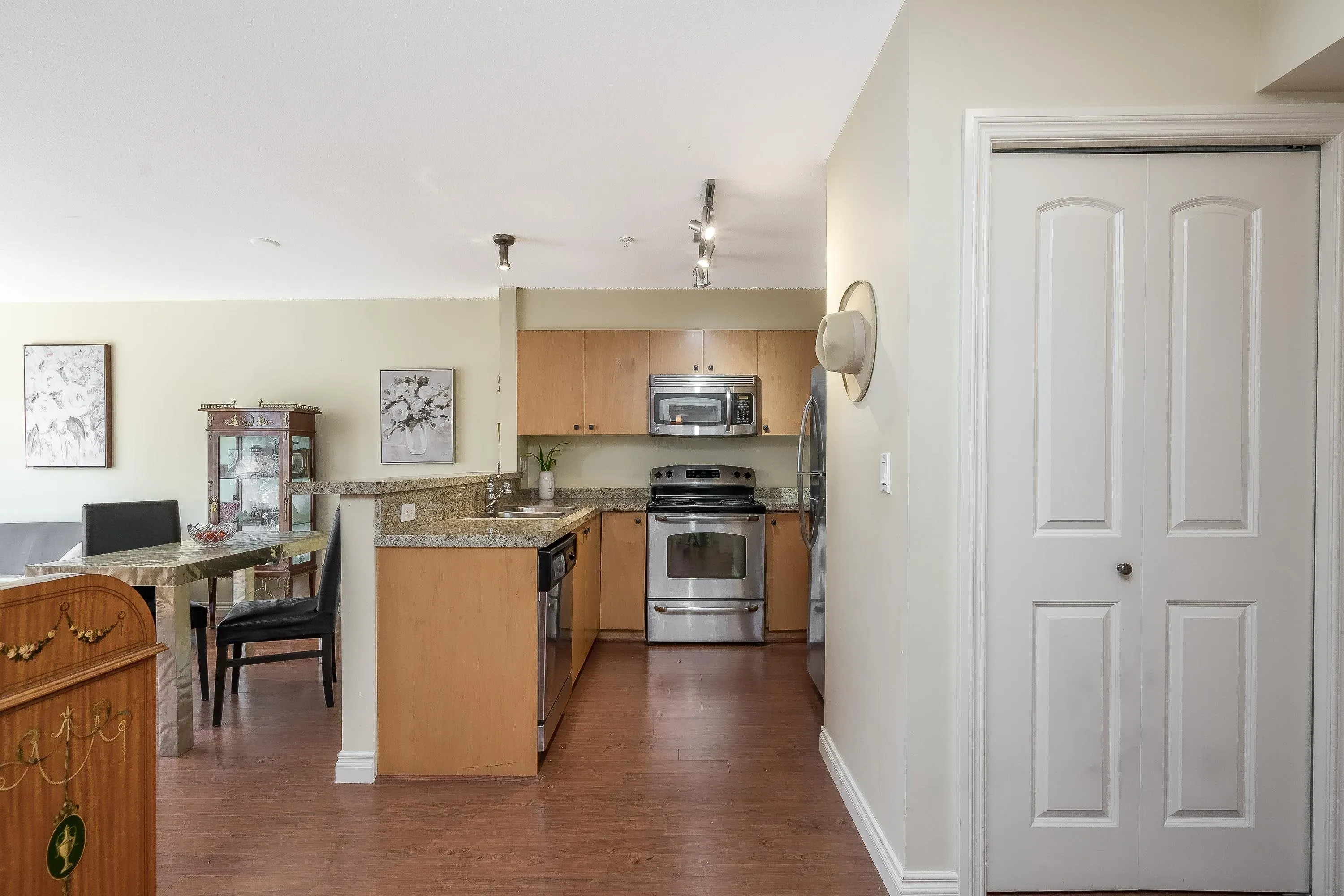 412 8717 160 Street