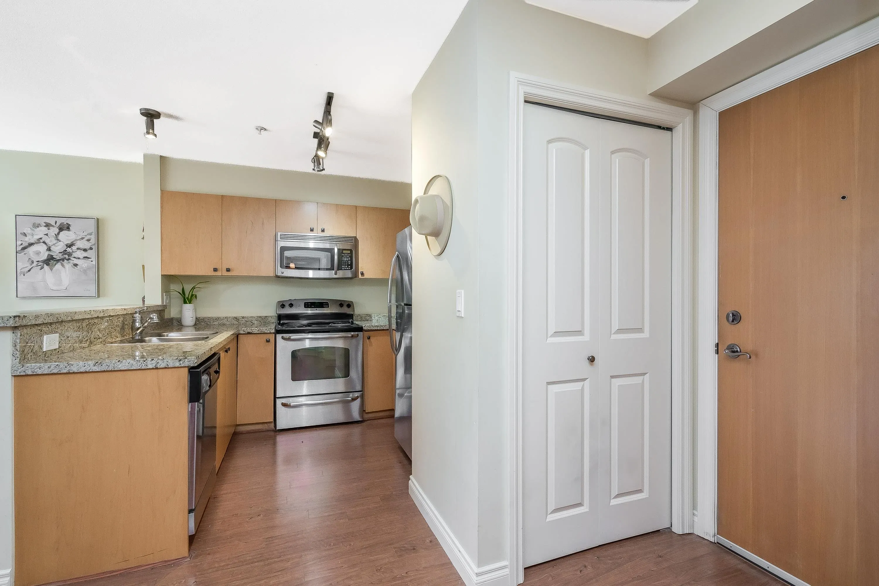 412 8717 160 Street