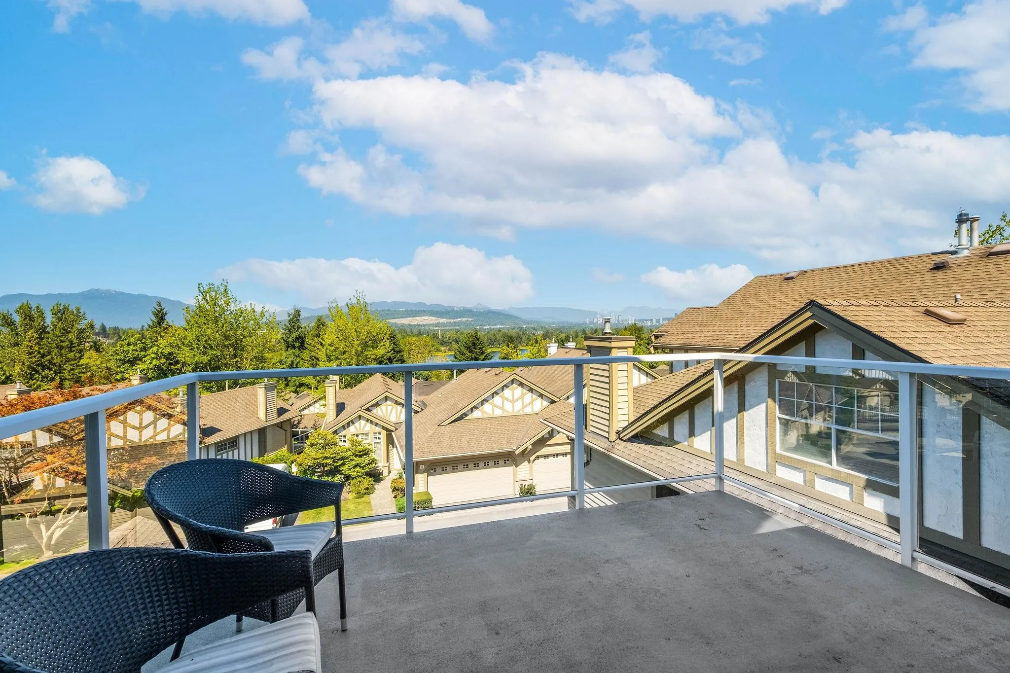 59 5221 Oakmount Crescent