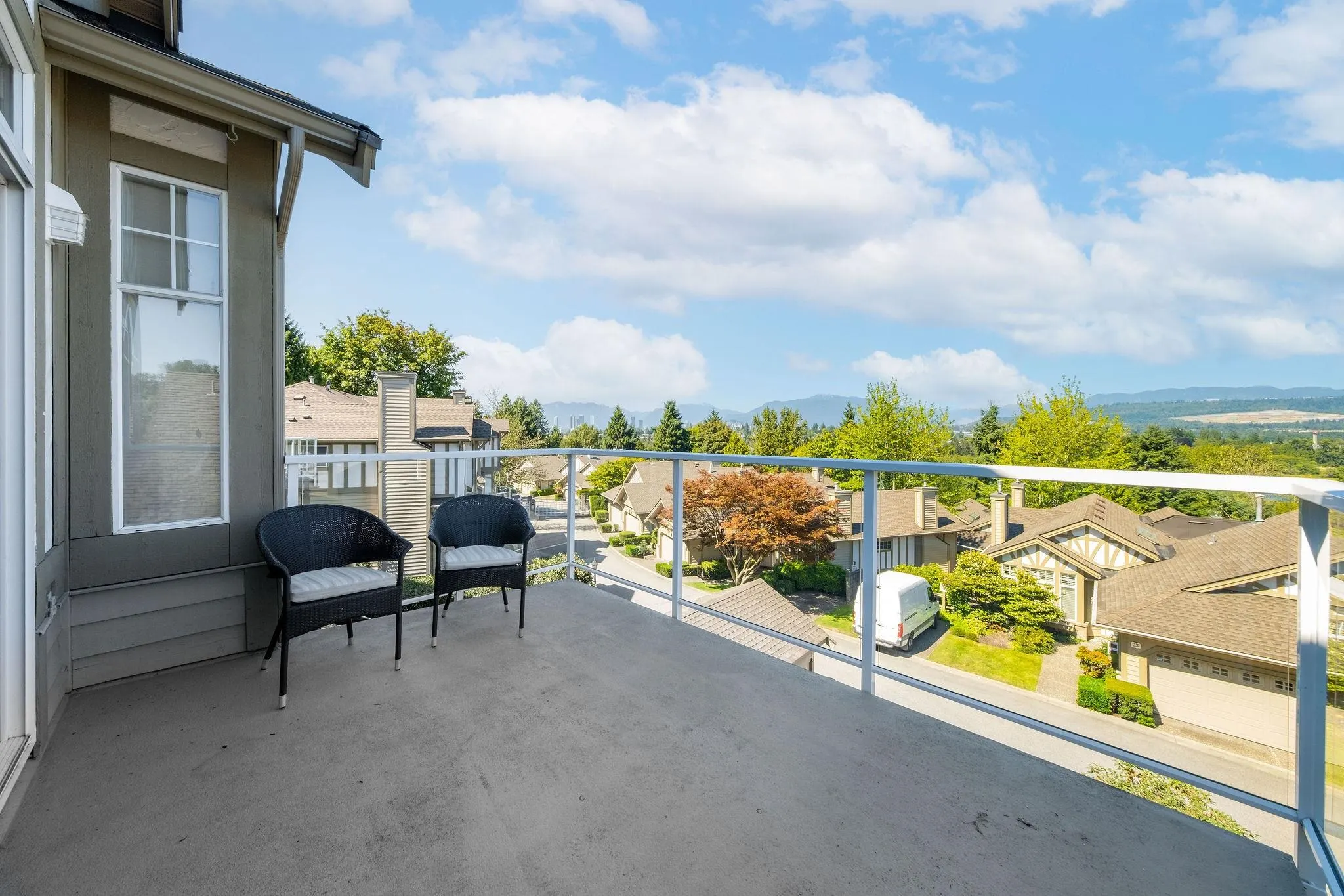 59 5221 Oakmount Crescent