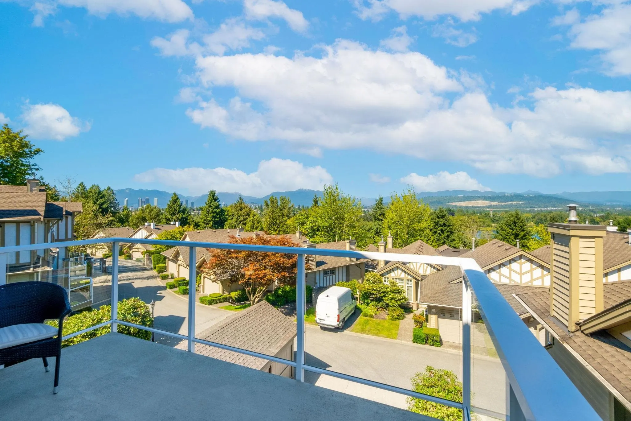 59 5221 Oakmount Crescent