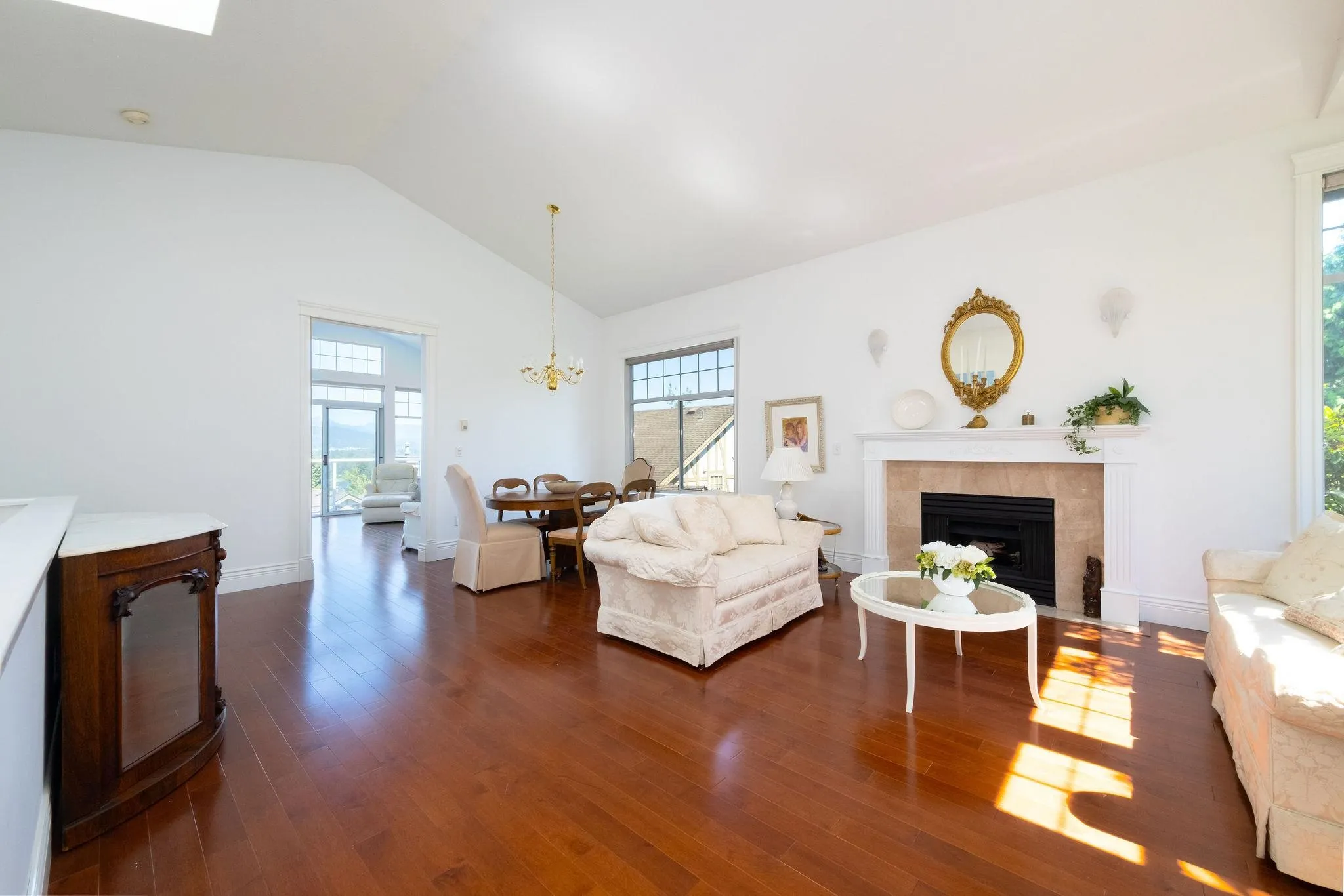 59 5221 Oakmount Crescent