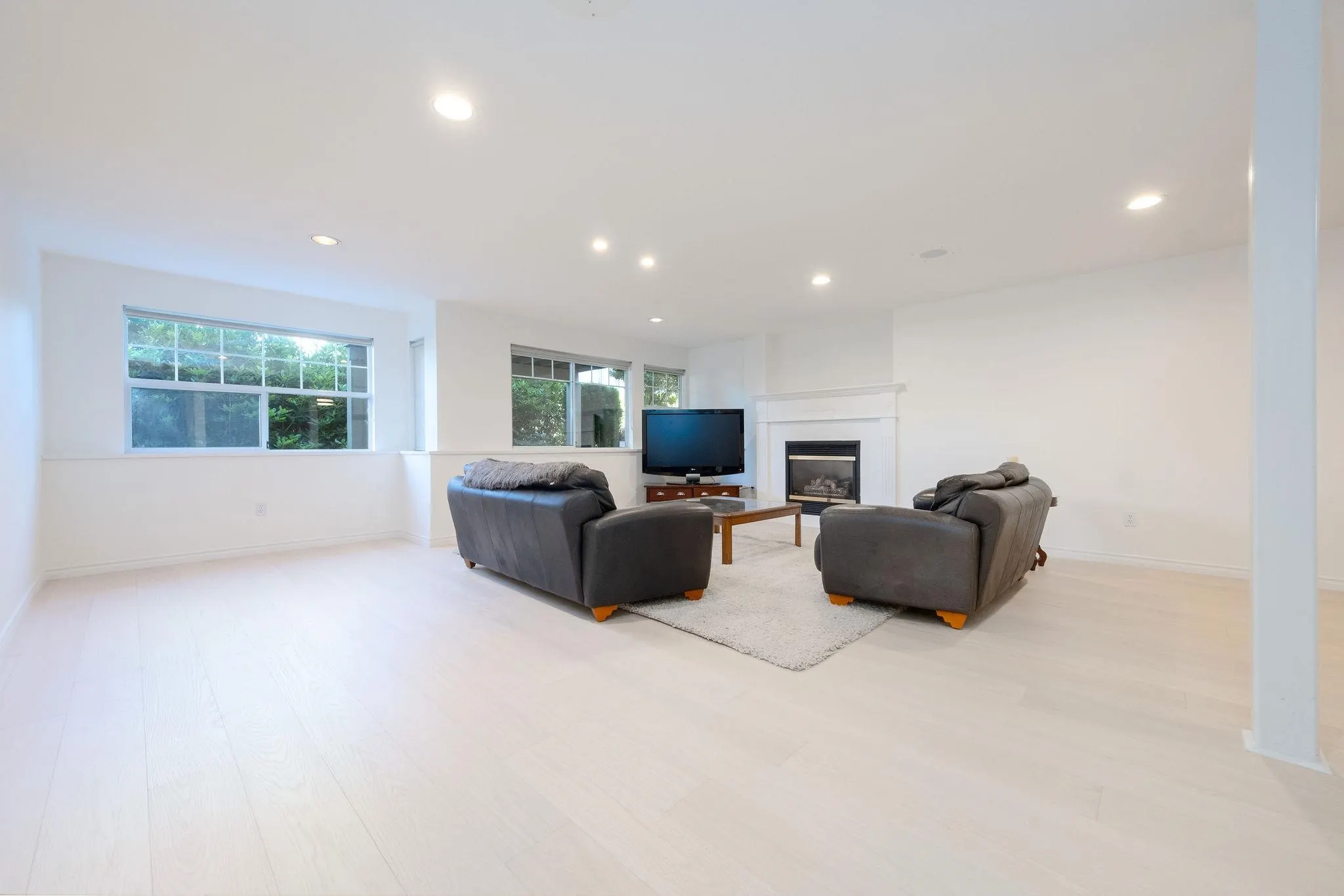 59 5221 Oakmount Crescent