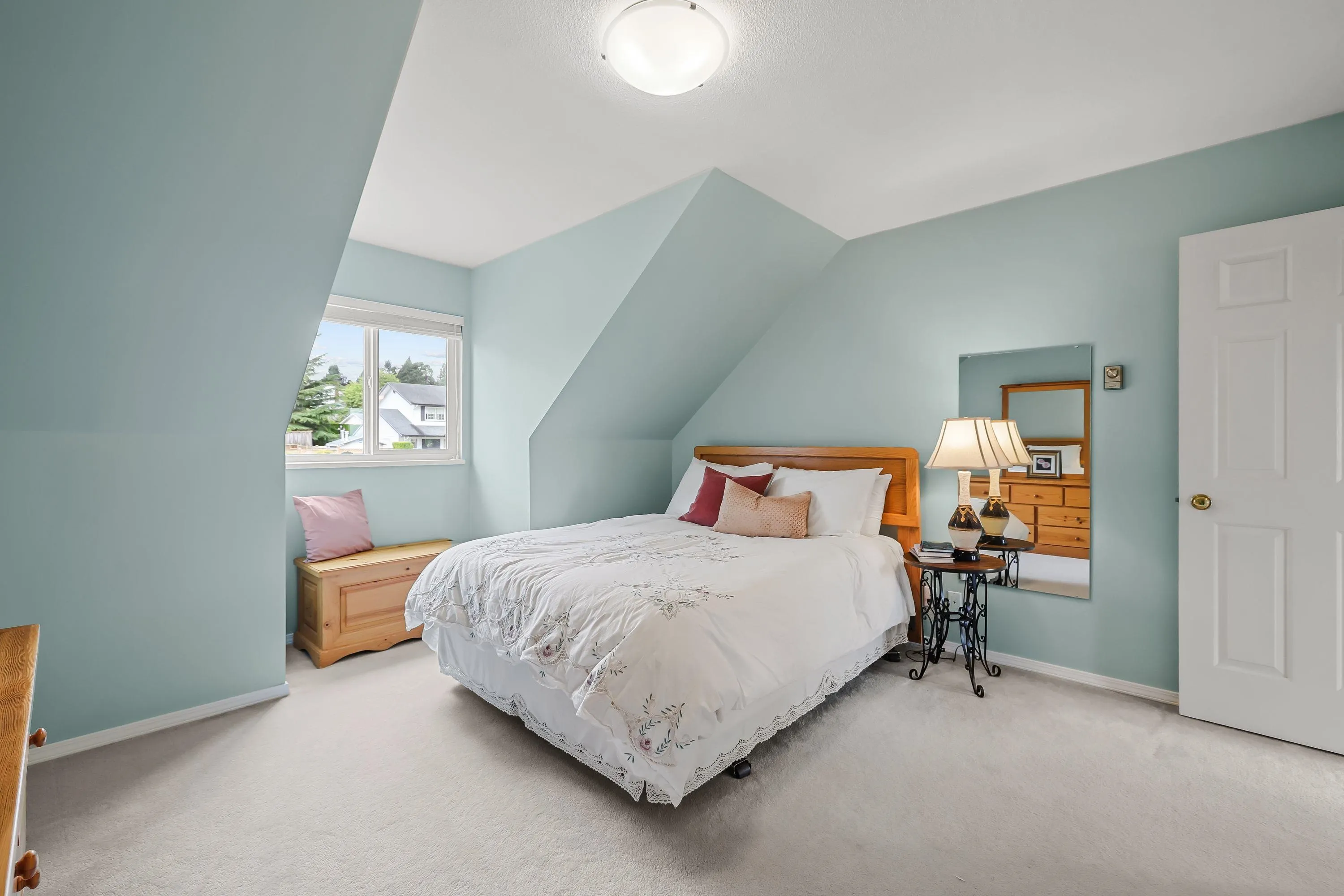 5668 E Sunrise Crescent