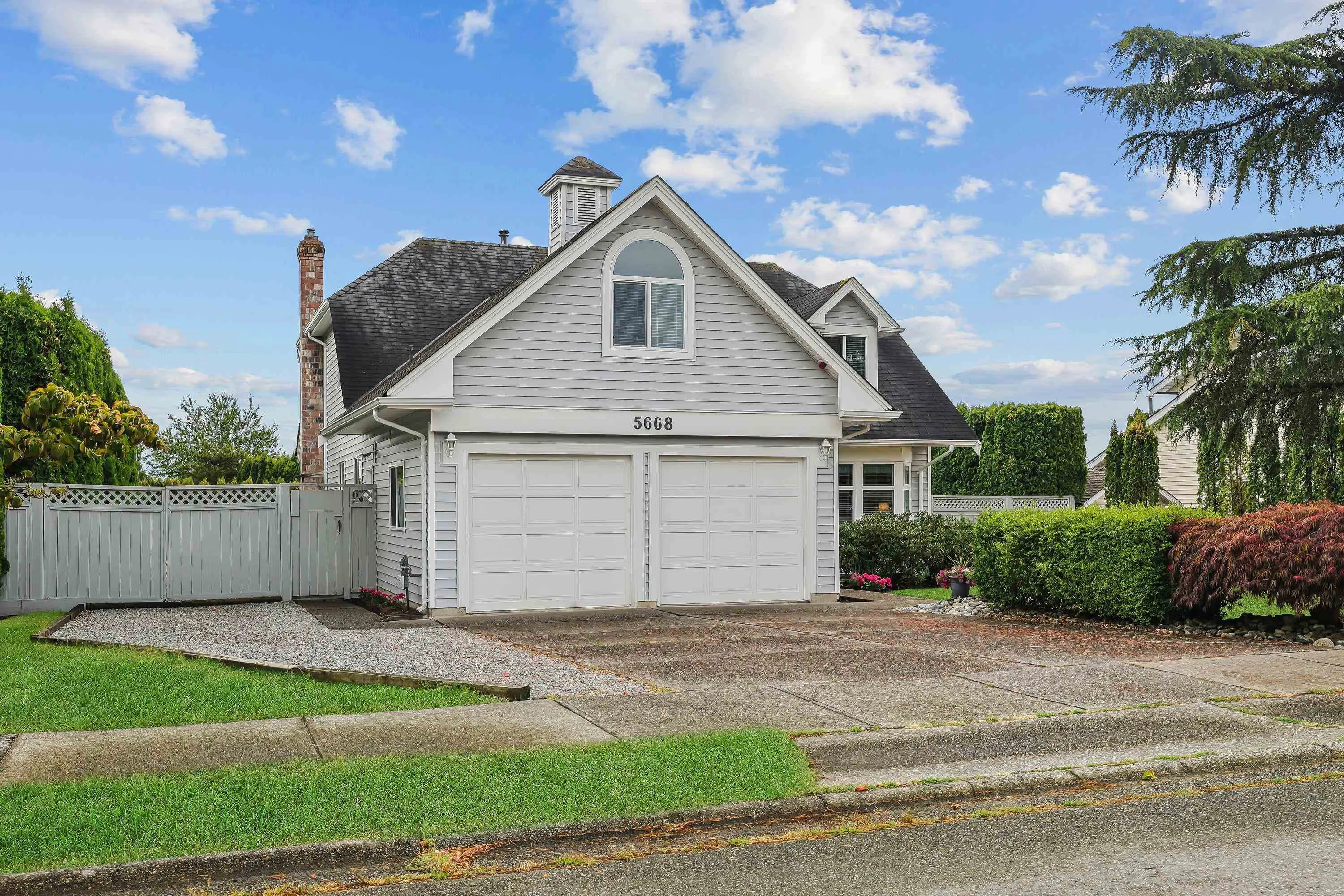 5668 E Sunrise Crescent
