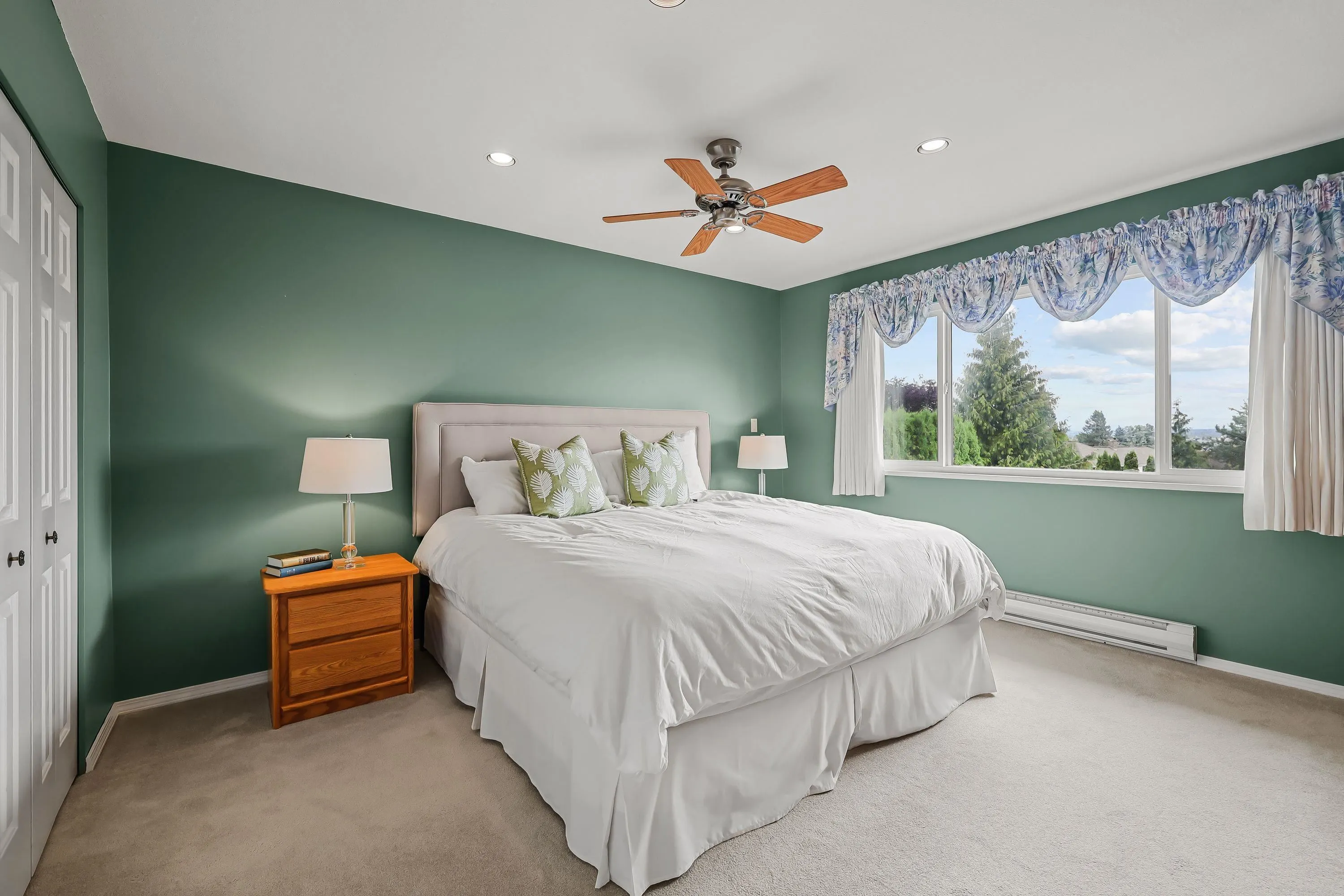 5668 E Sunrise Crescent