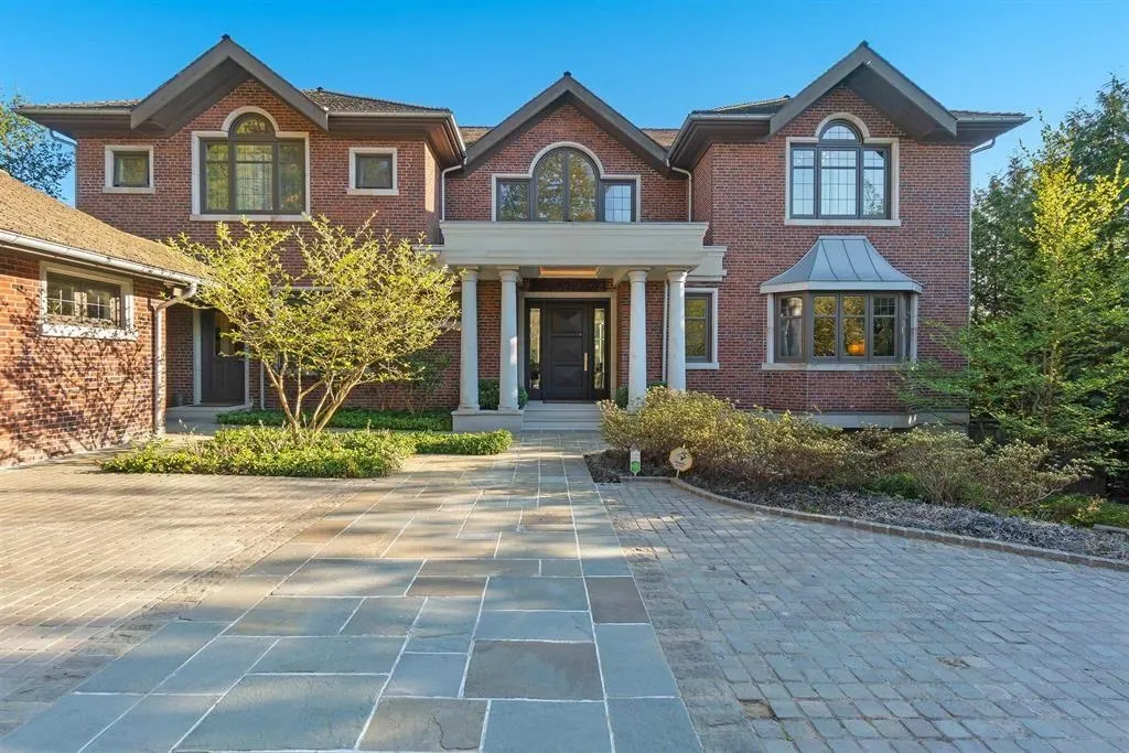 8112 Government Road