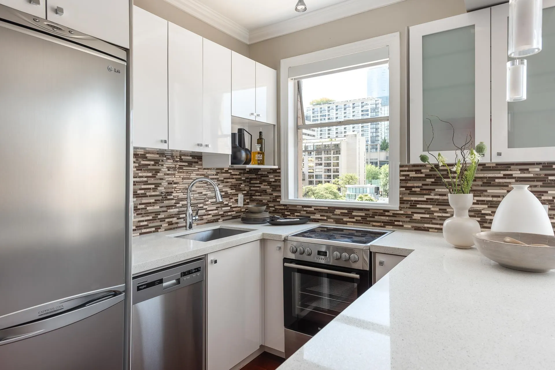 55 777 Burrard Street