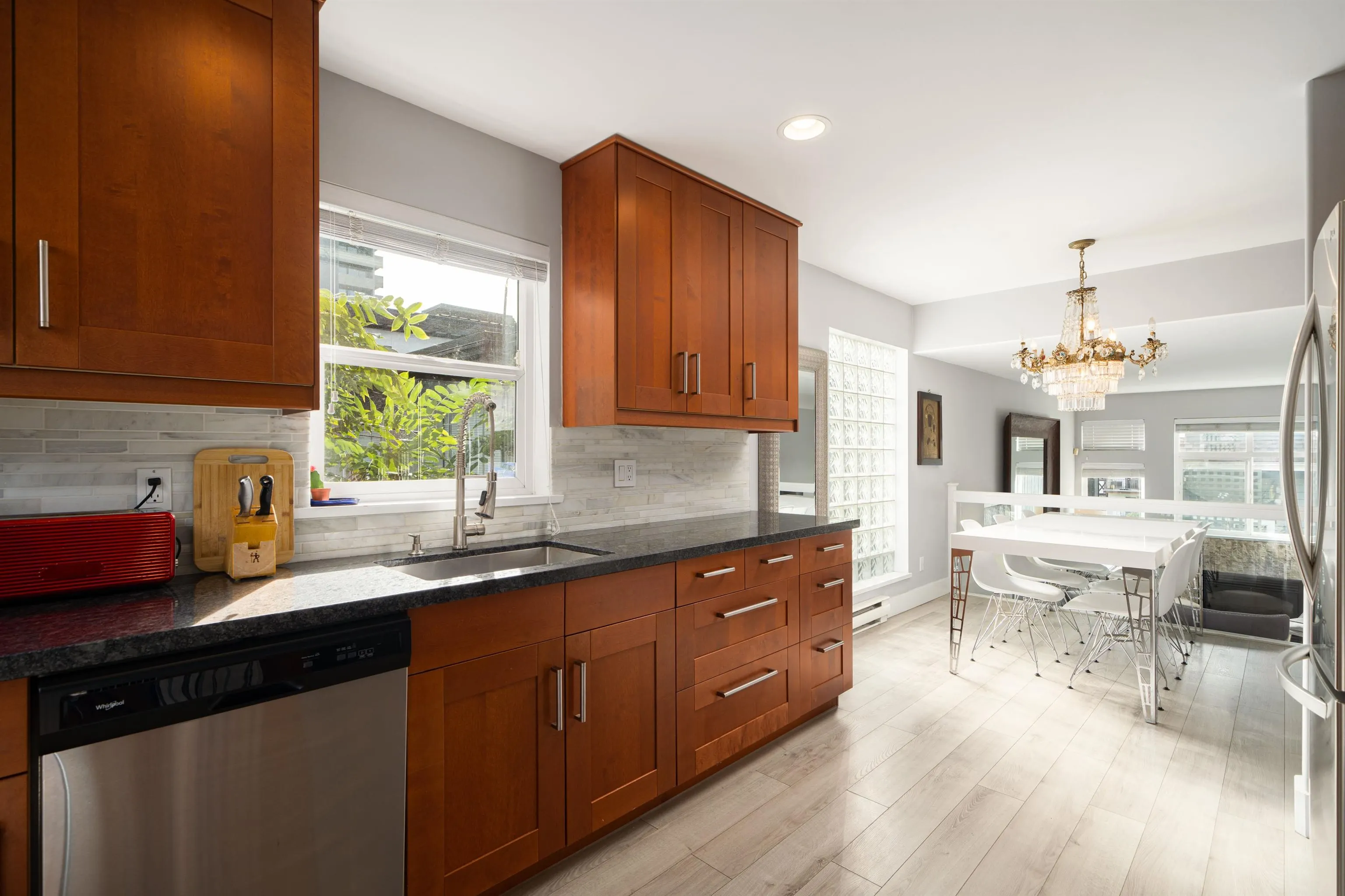 D 136 W 4th Street