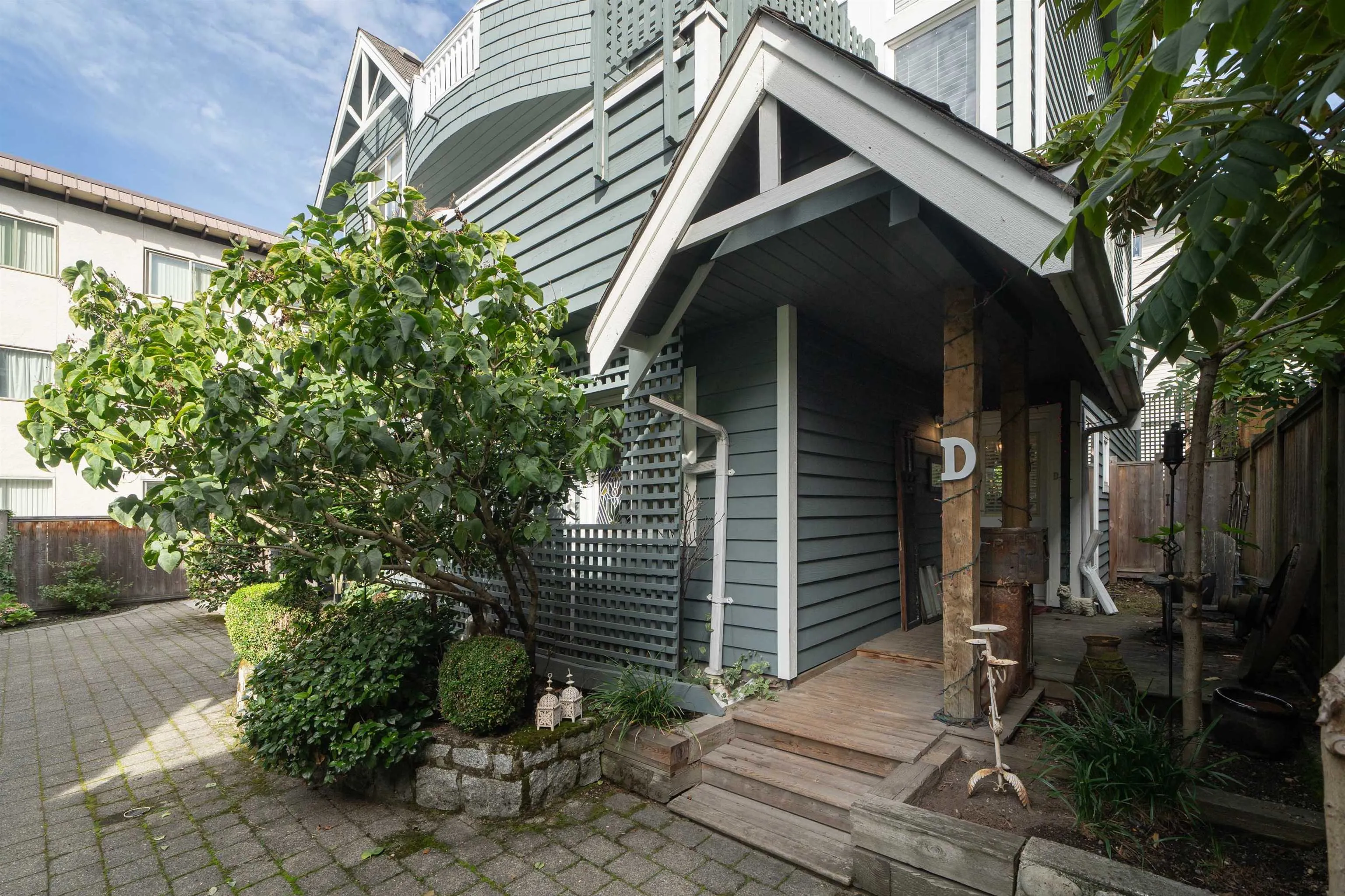 D 136 W 4th Street