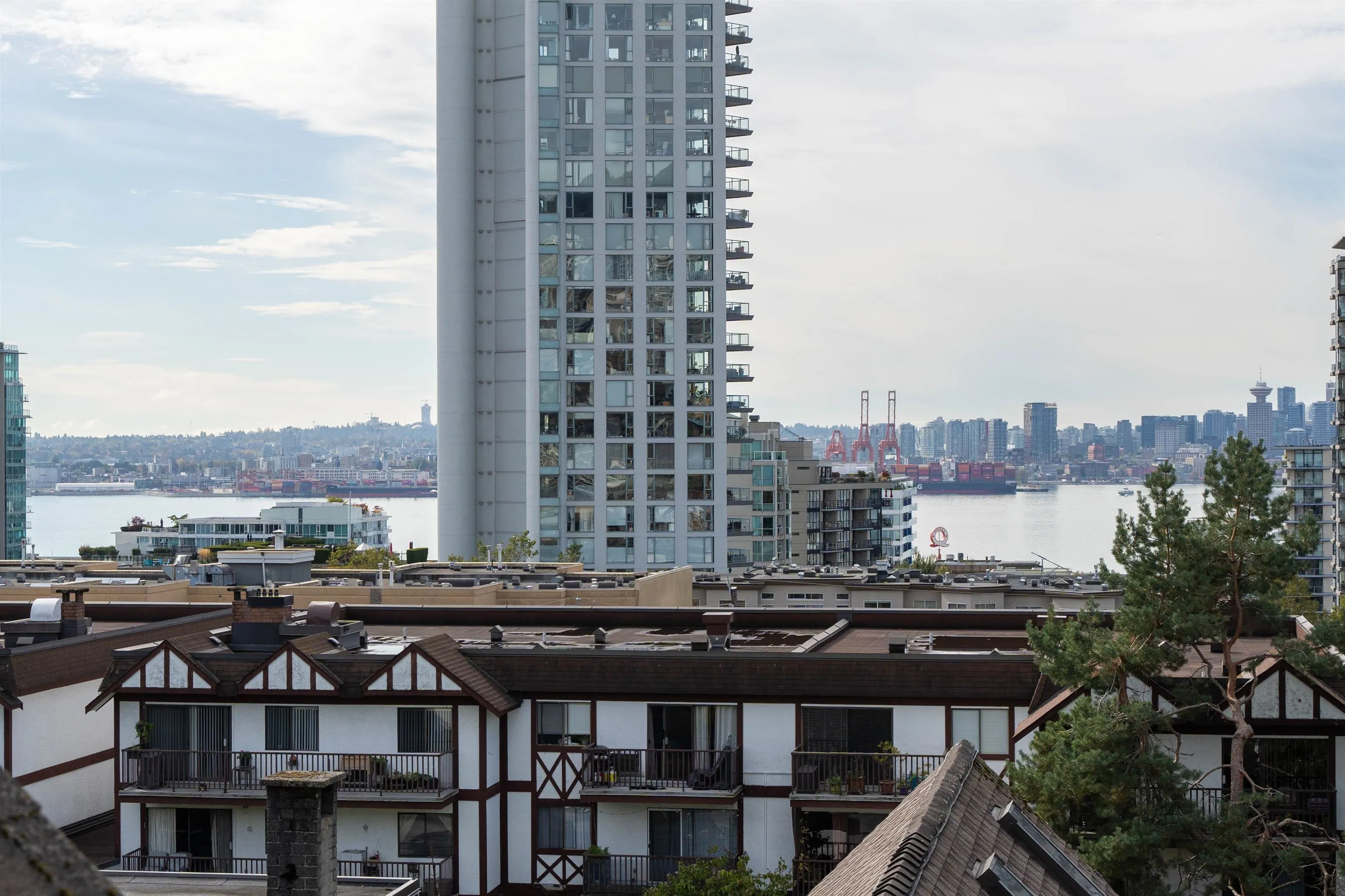D 136 W 4th Street