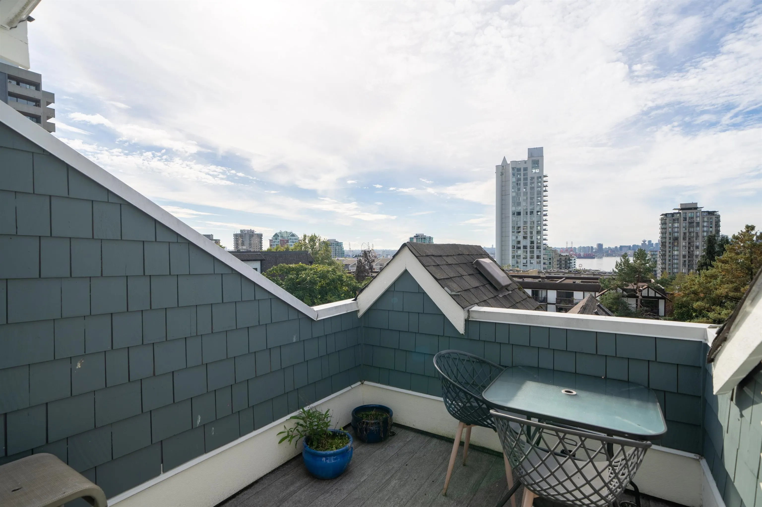 D 136 W 4th Street