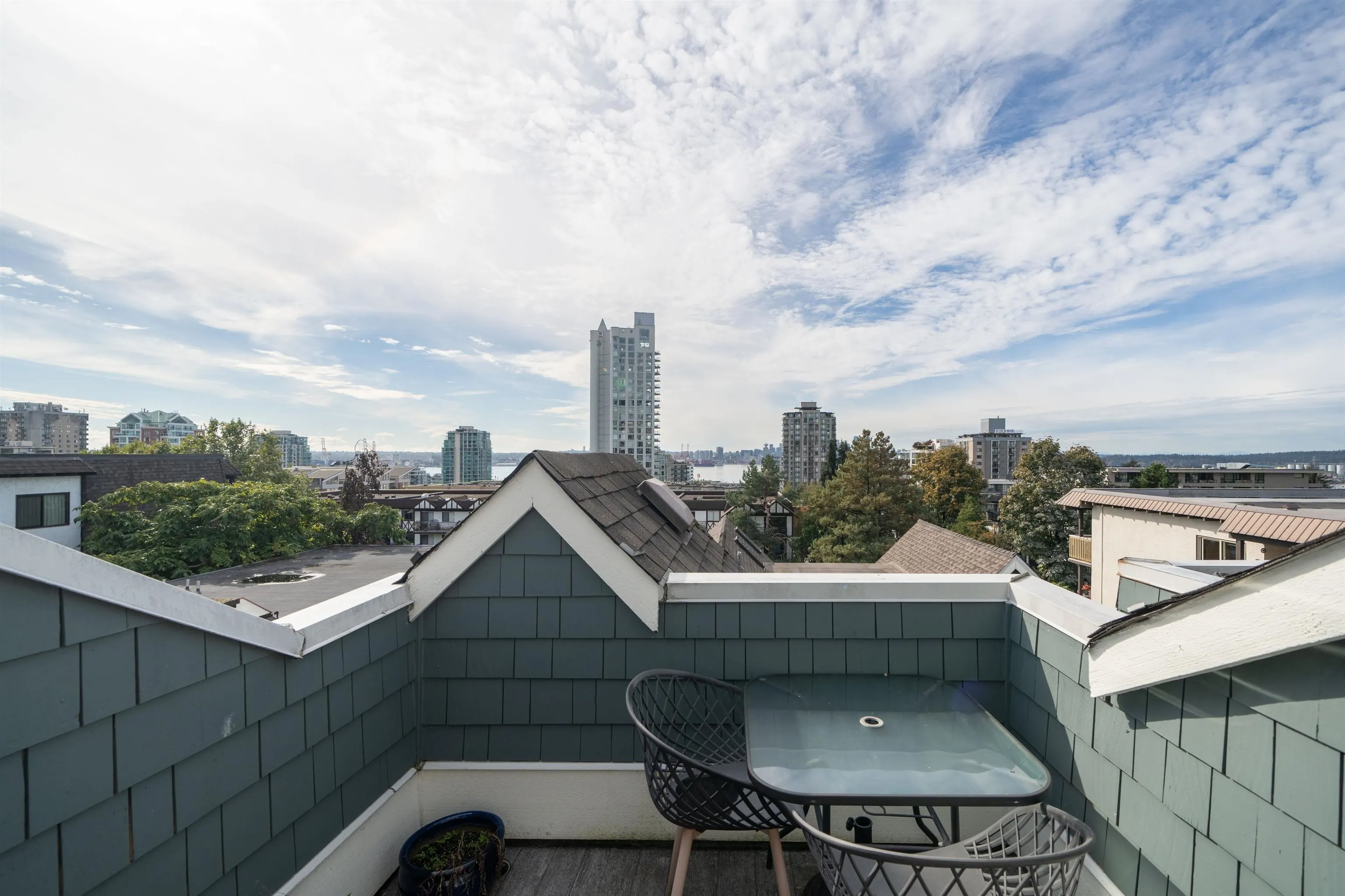 D 136 W 4th Street