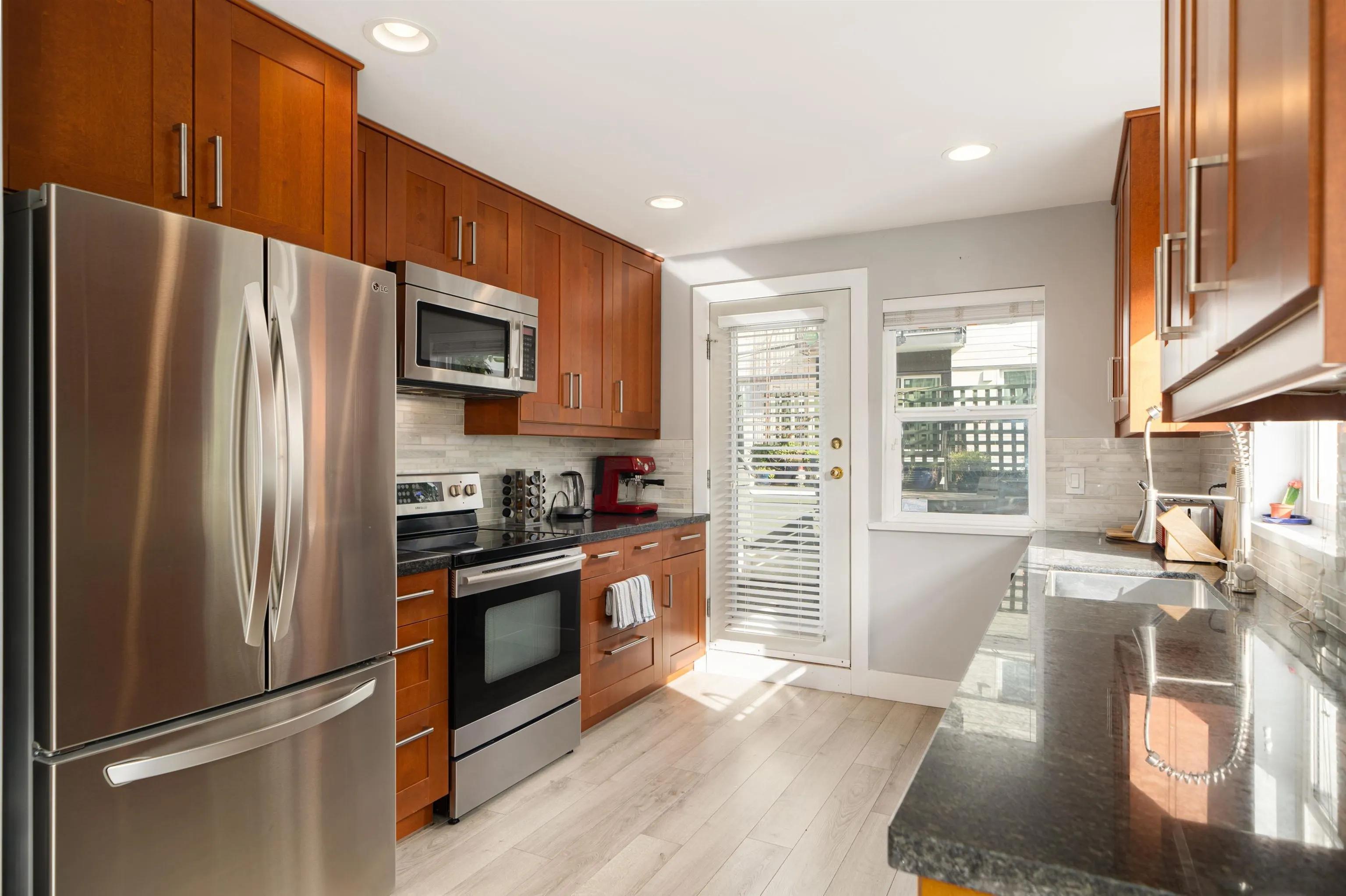 D 136 W 4th Street