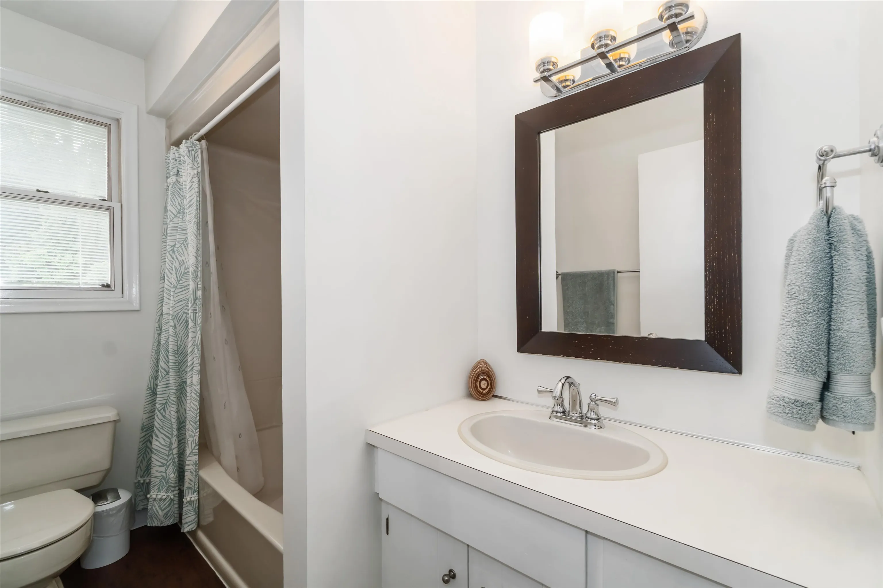 1120 Devonshire Crescent