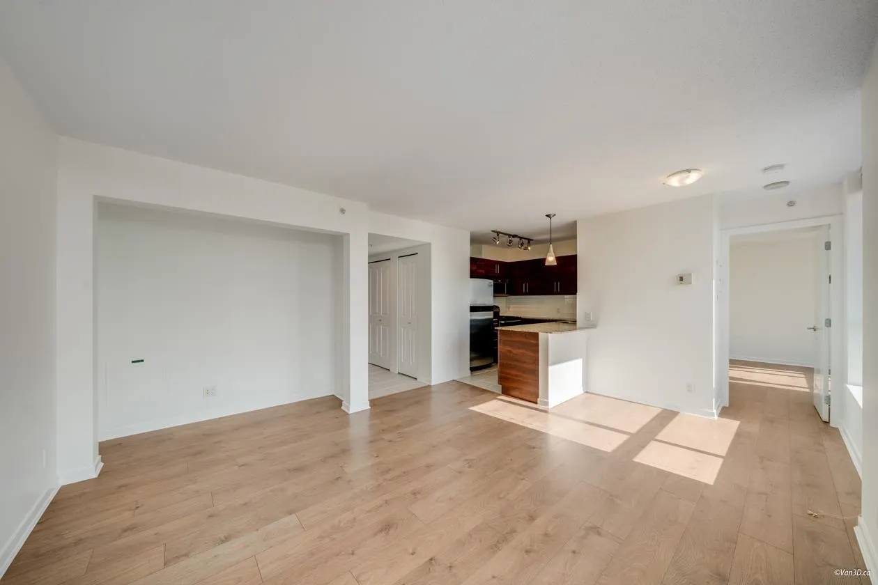 703 814 Royal Avenue