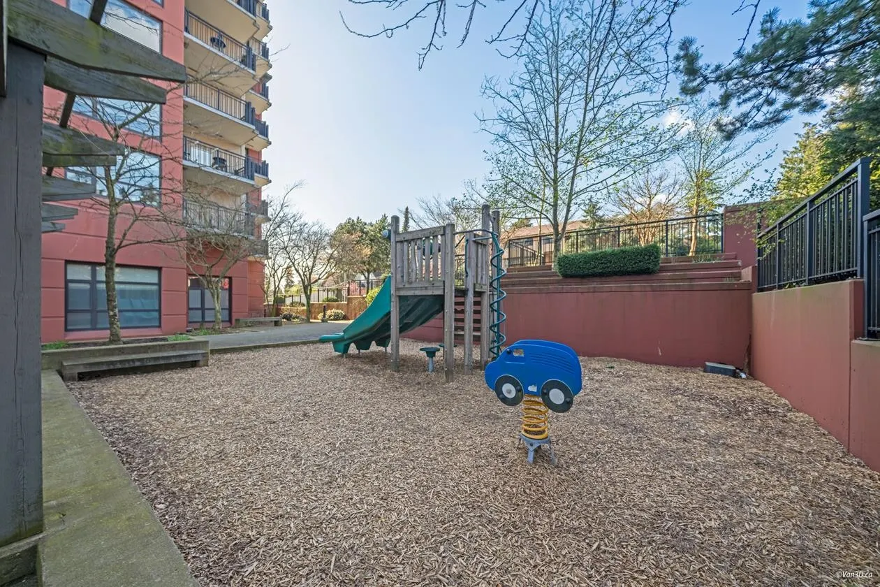 703 814 Royal Avenue
